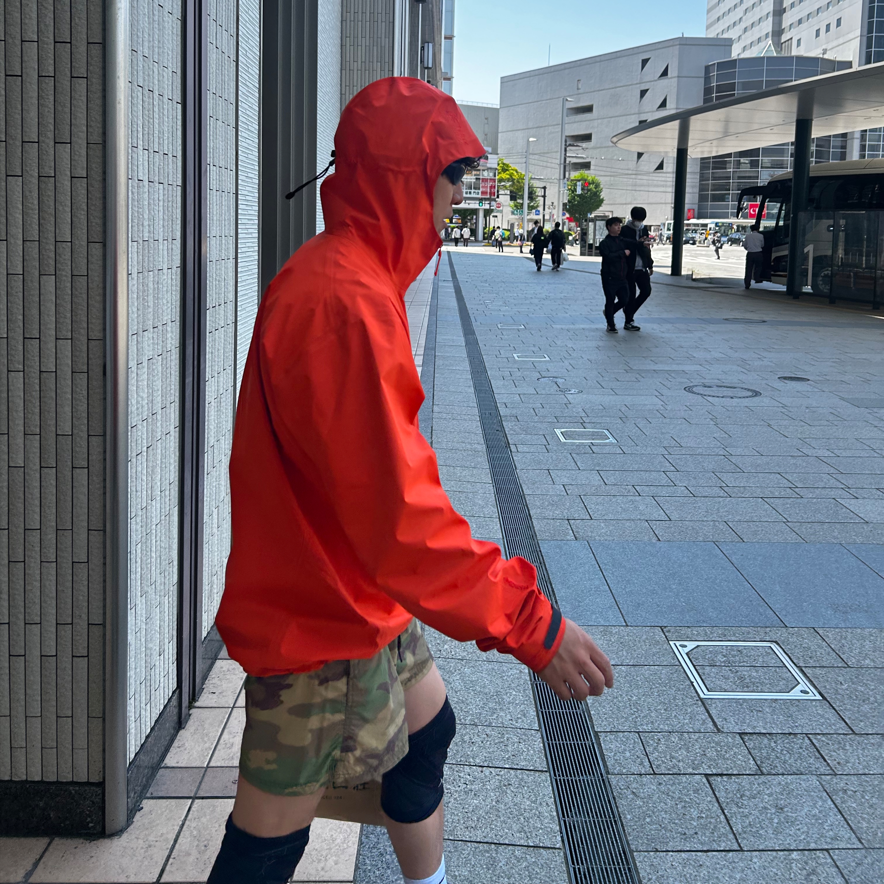 Arc'teryx Beta Jacket Solaris, Oakley Eye Jacket Redux Matte Black Frame Prizm Grey Lenses High Bridge Fit 착용 스타일 - 1