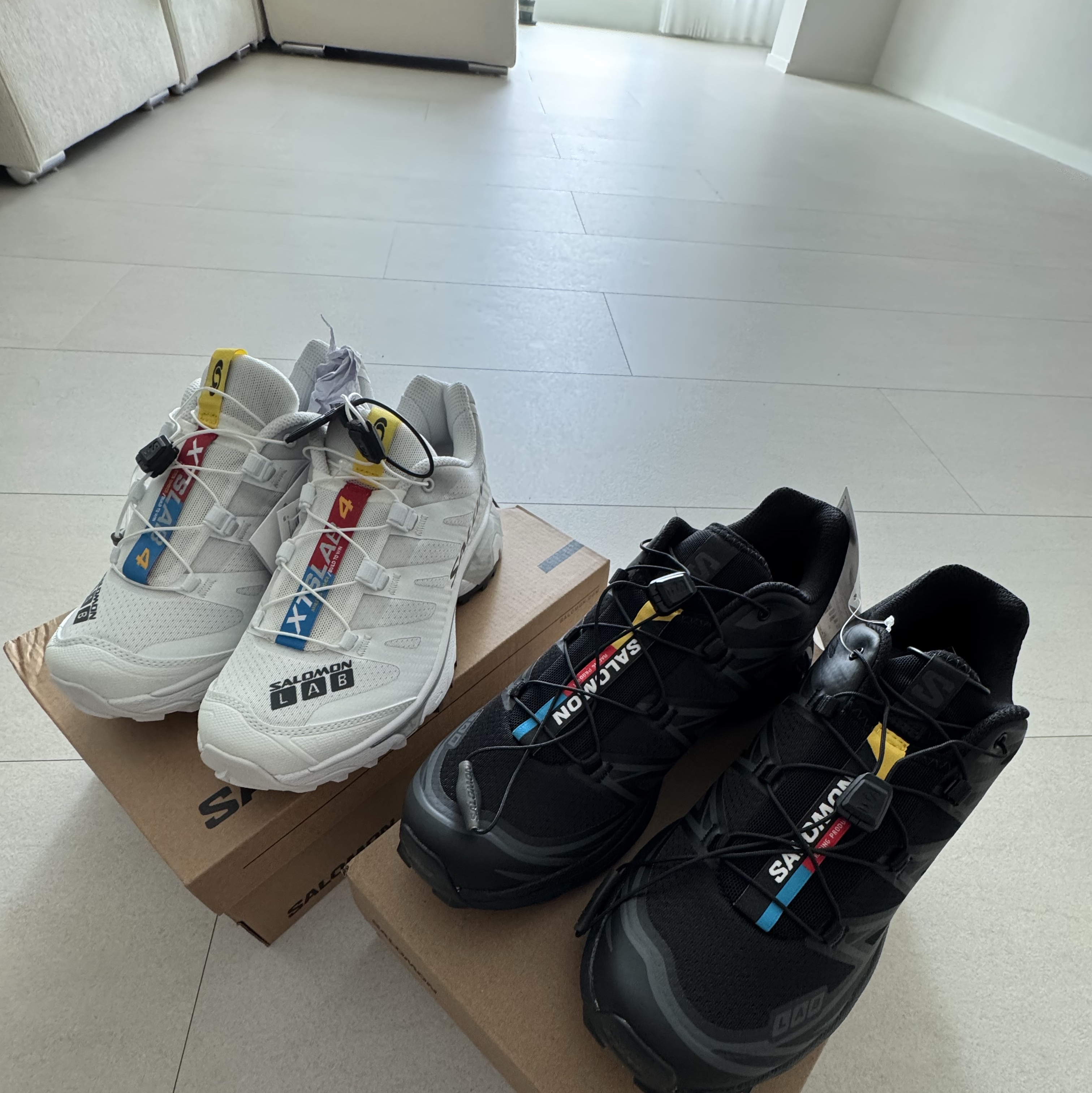 Salomon XT-4 White Lunar Rock 착용 스타일