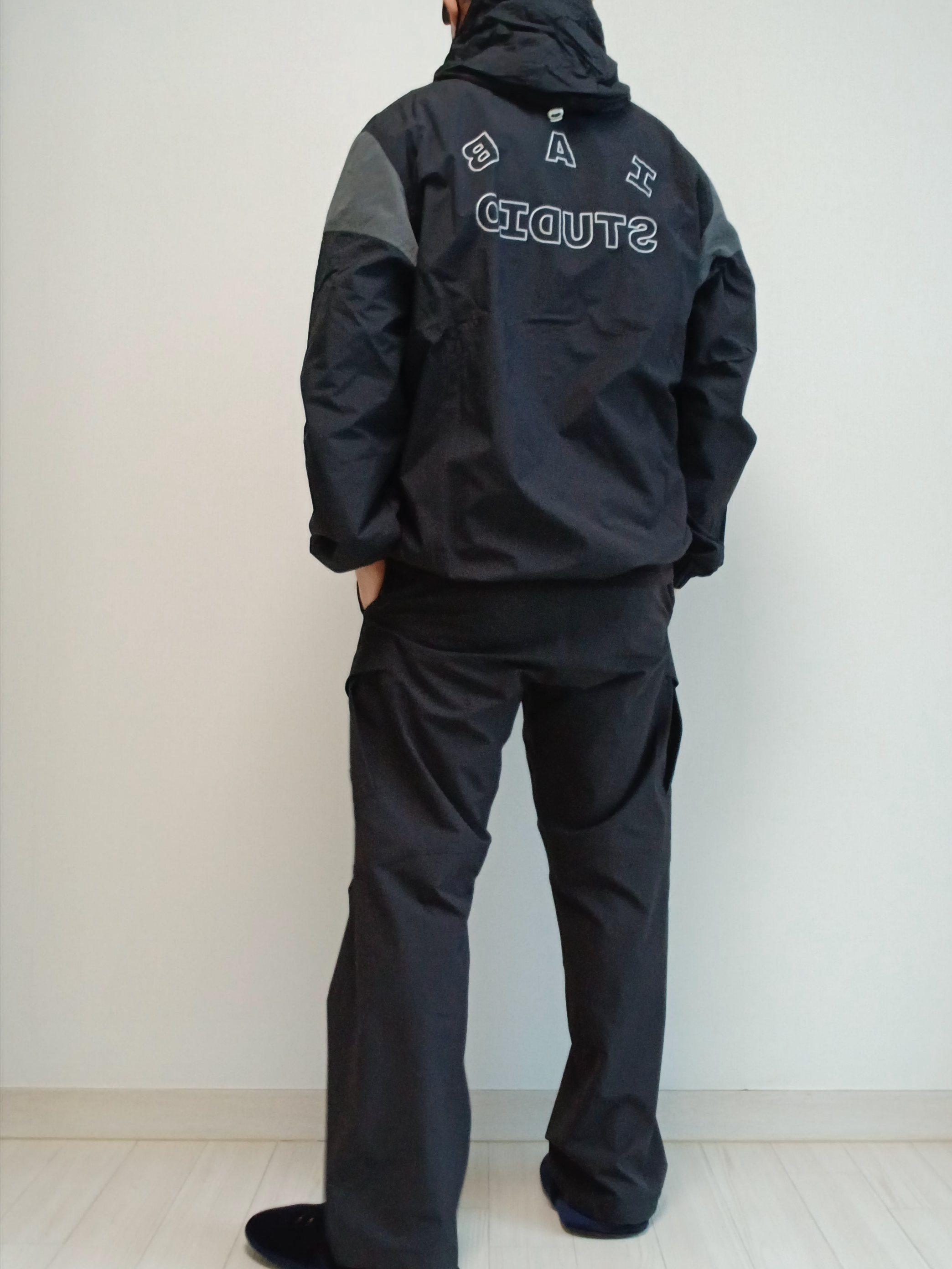 Arc'teryx Small Bird Cap Black, IAB Studio Wind Jacket Pack Black Silver 착용 스타일 - 5