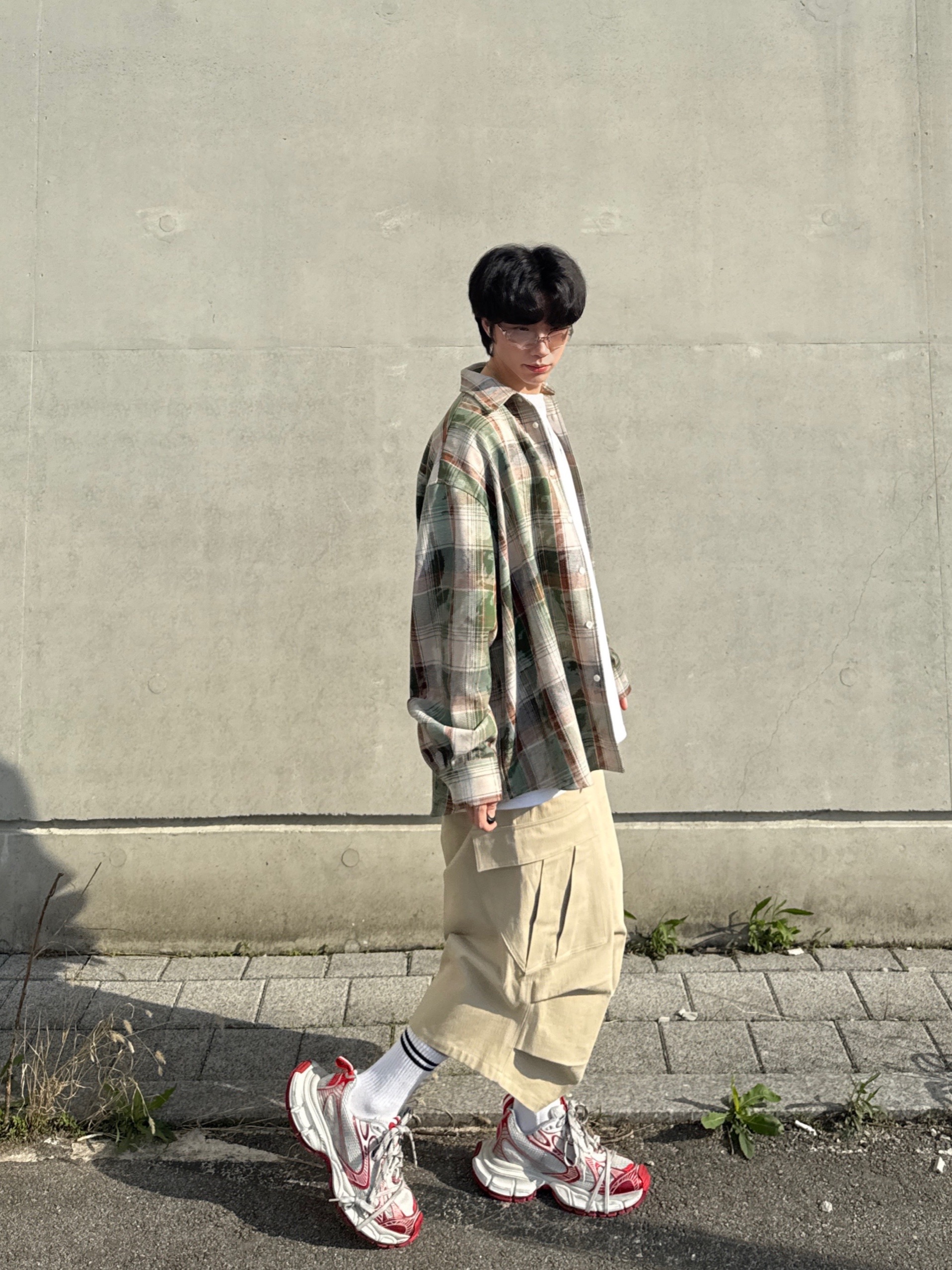 Balenciaga 3XL Sneakers White Red, MJD Oversized Check Shirt Vintage Green 착용 스타일 - 6