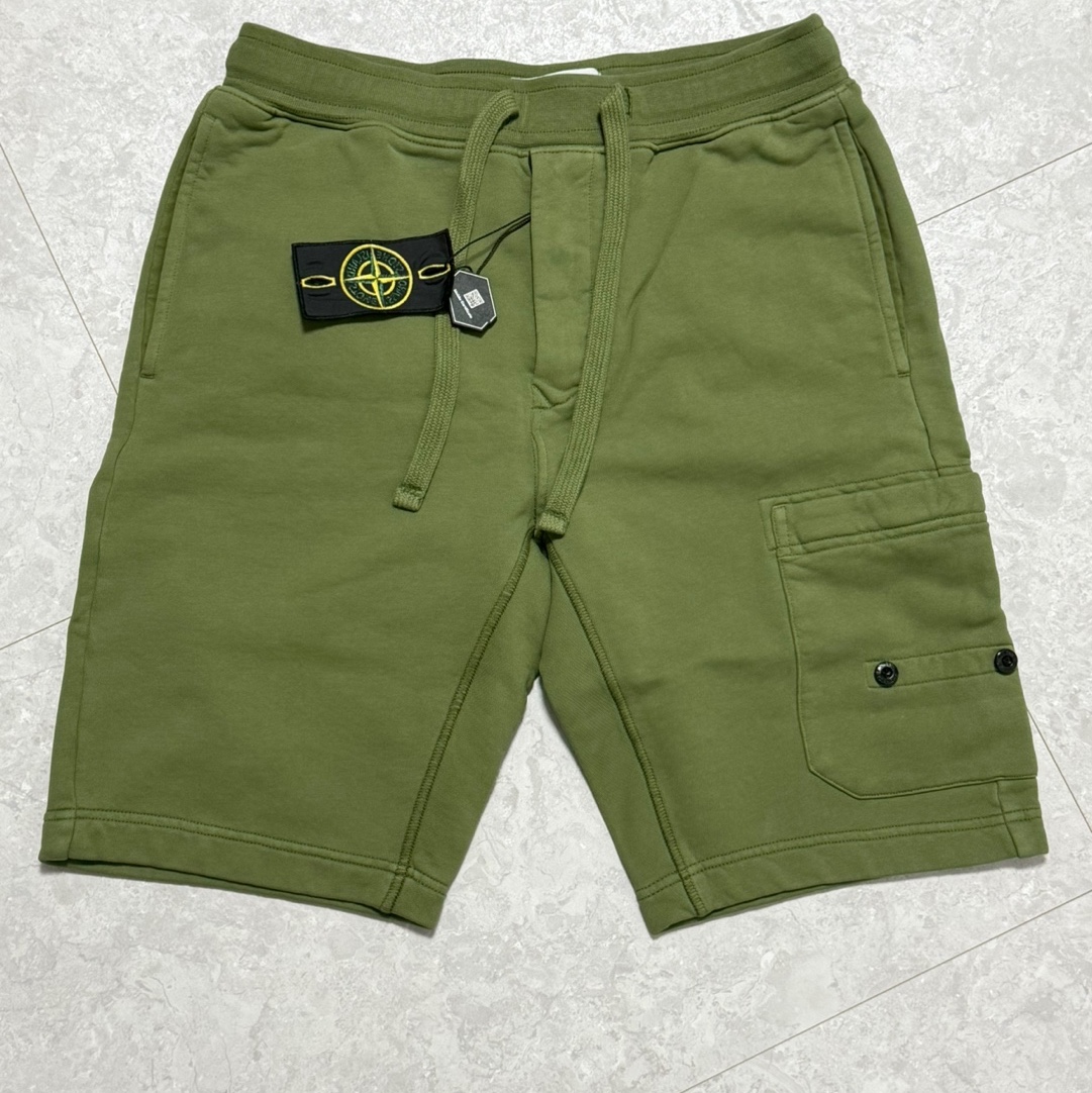 Stone Island 64651 Fleece Bermuda Shorts Olive Green - 22SS 착용 스타일