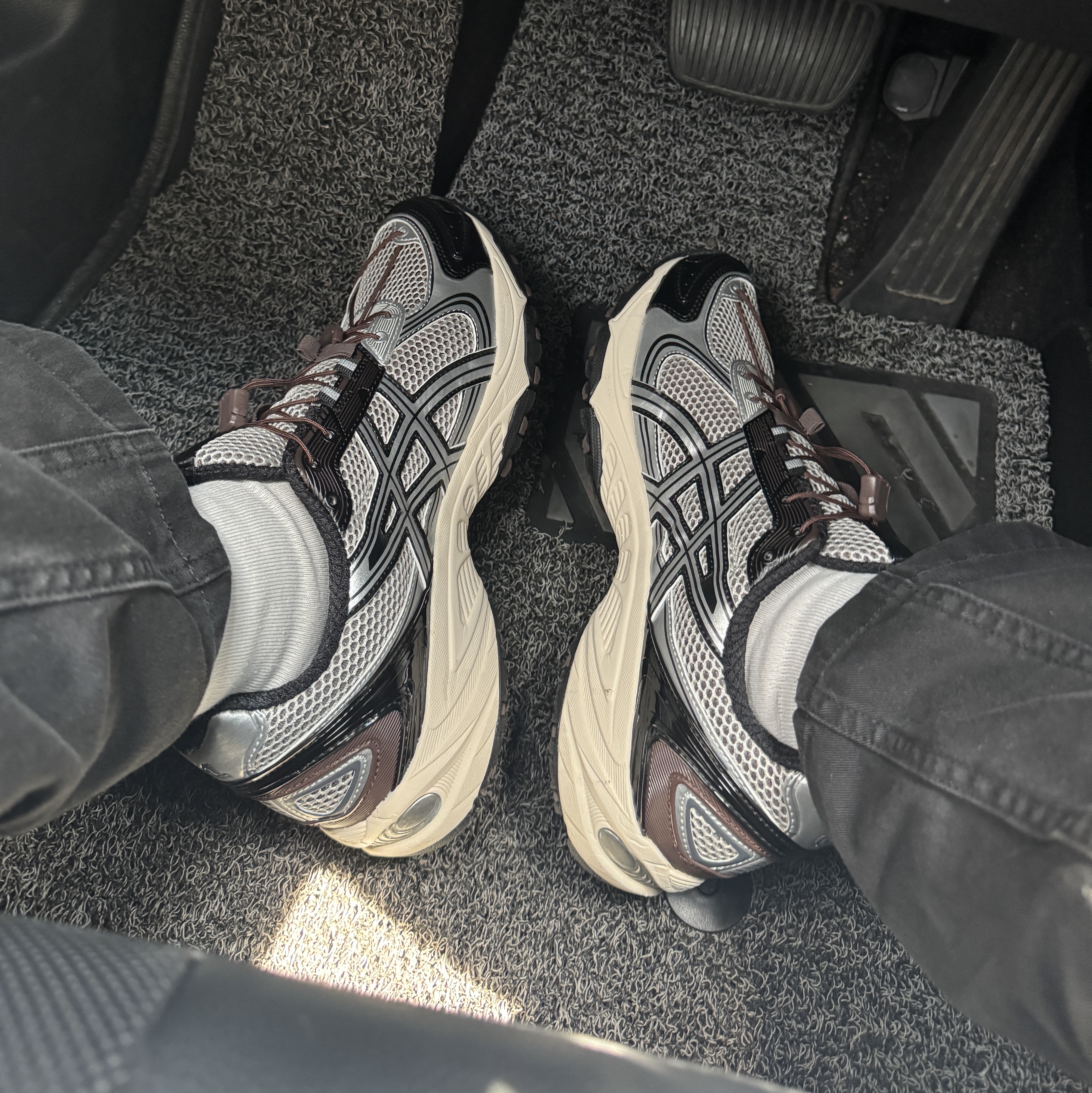Asics Gel-Kahana TR V4 Silver Black 착용 스타일