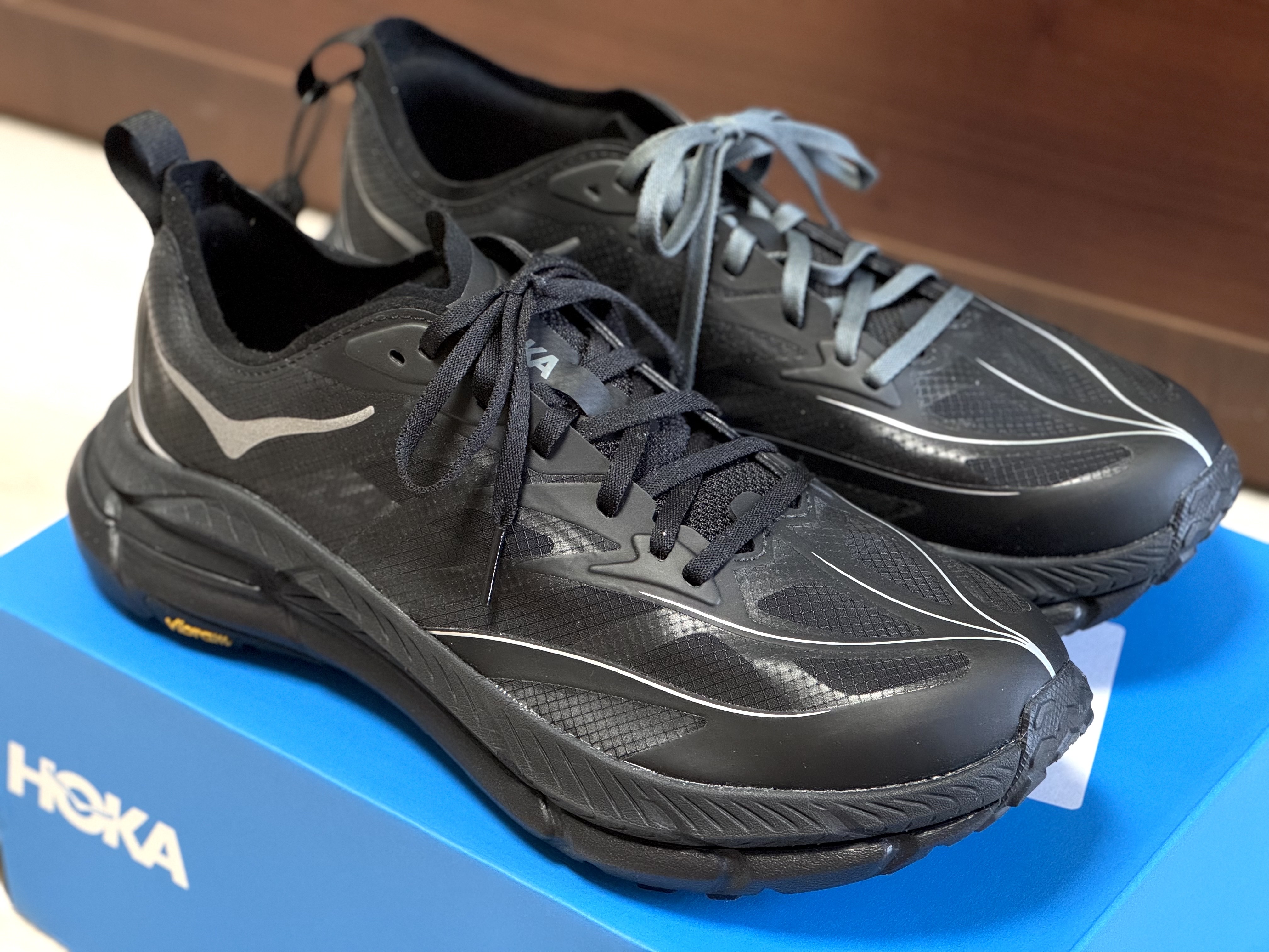 Hoka Mafate Speed 4 Lite Black Outer Orbit 착용 스타일 - 2
