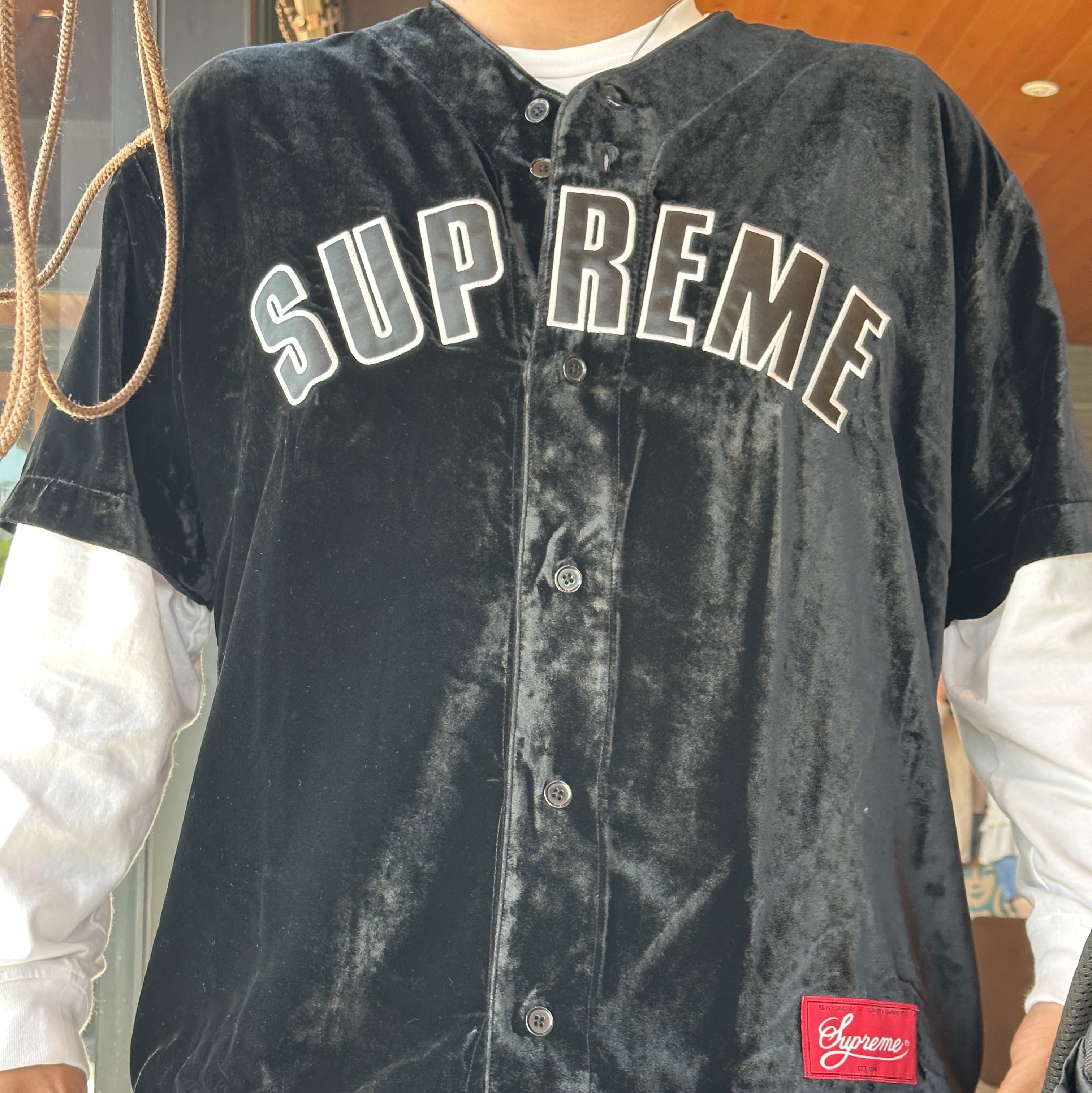 Supreme Velvet Baseball Jersey Black - 25SS 착용 스타일