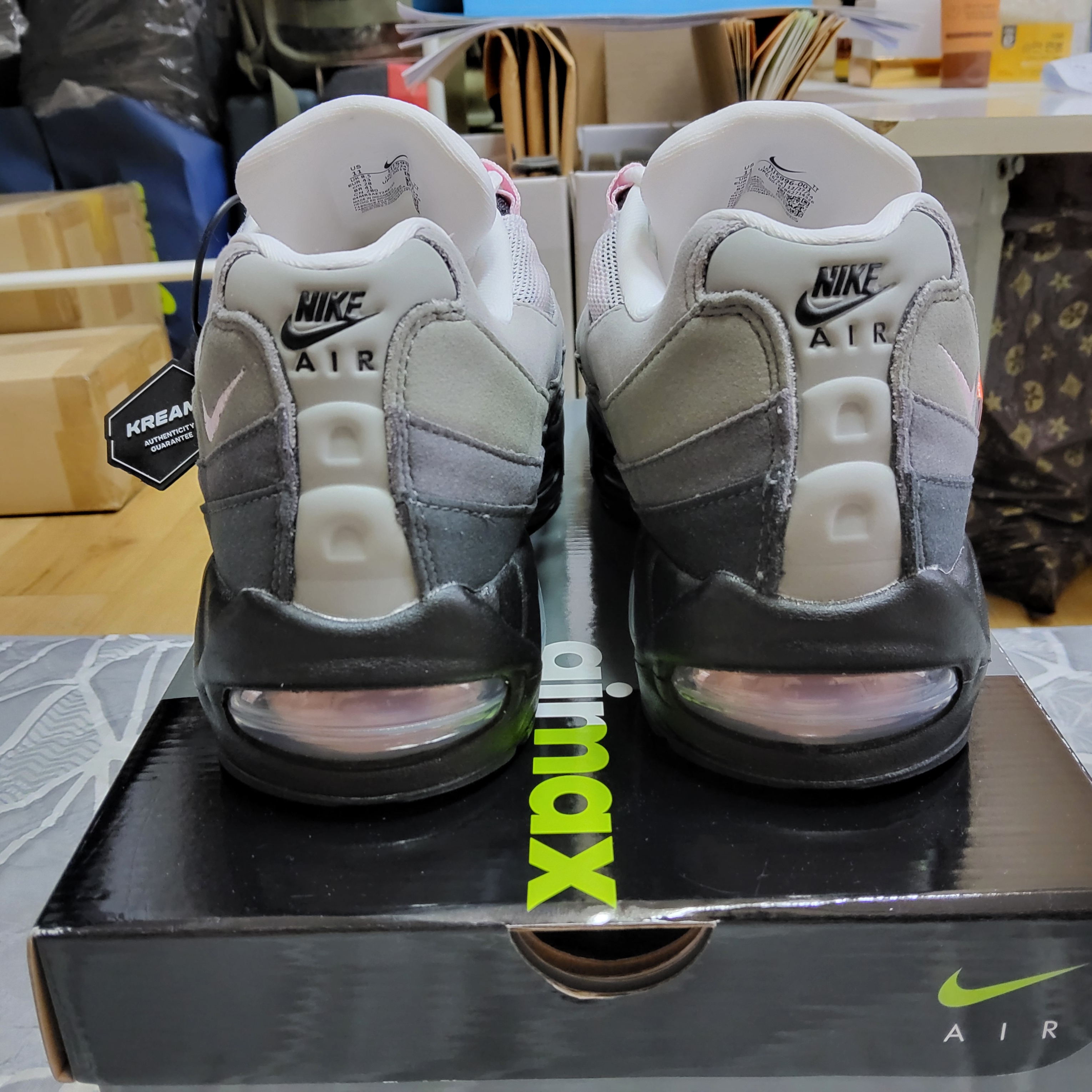 (W) Nike Air Max 95 Pink Foam 착용 스타일 - 3