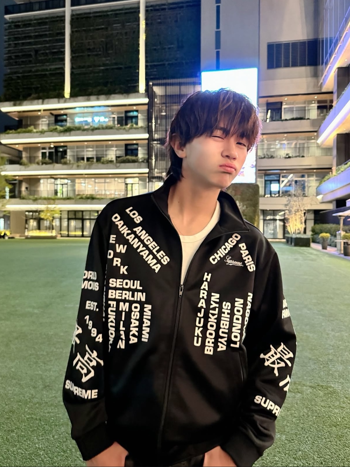 Supreme Worldwide Tricot Track Jacket Black - 25SS 착용 스타일 - 2