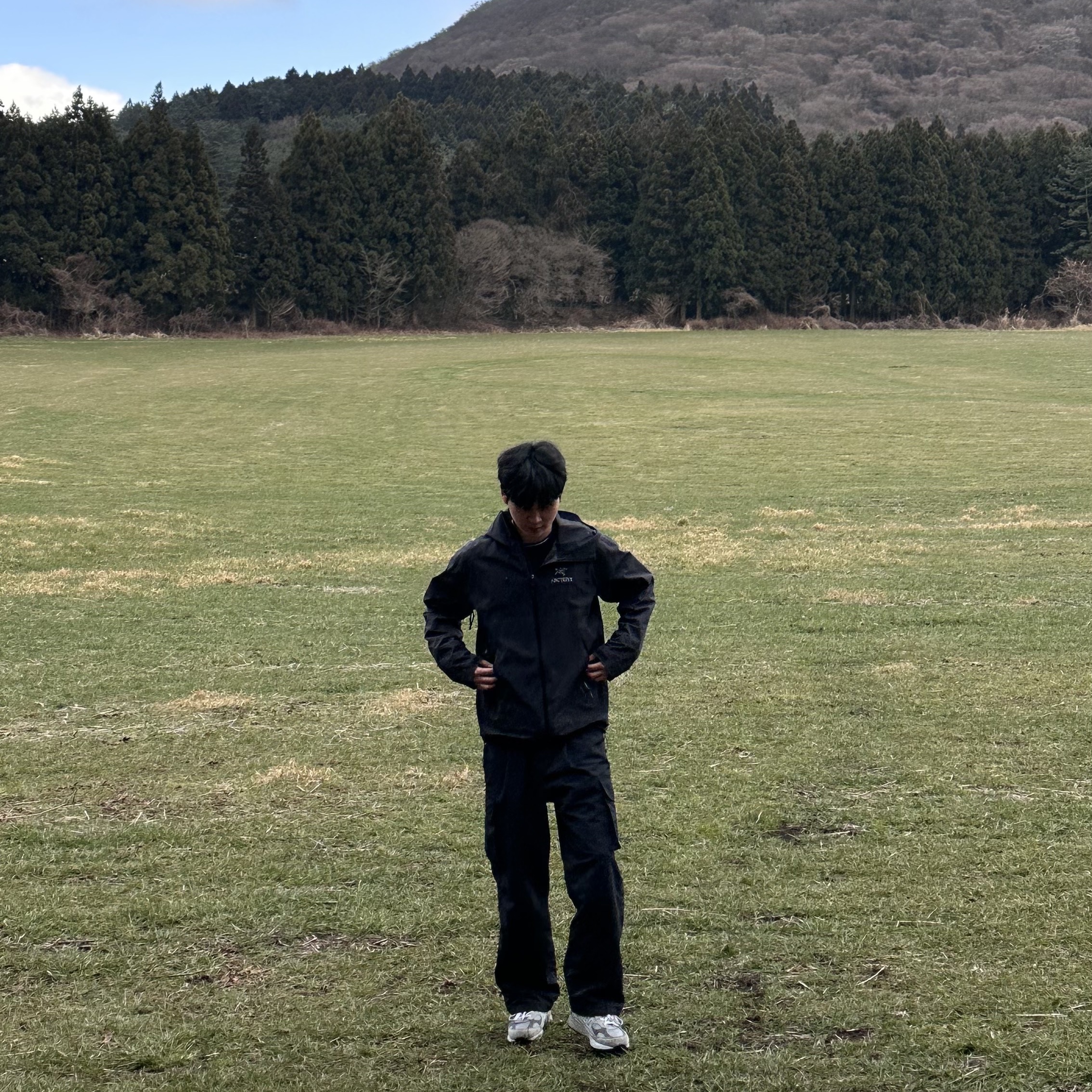 Arc'teryx Beta LT Jacket Black, New Balance 992 Made in USA Core Grey Silver Metallic 착용 스타일 - 2
