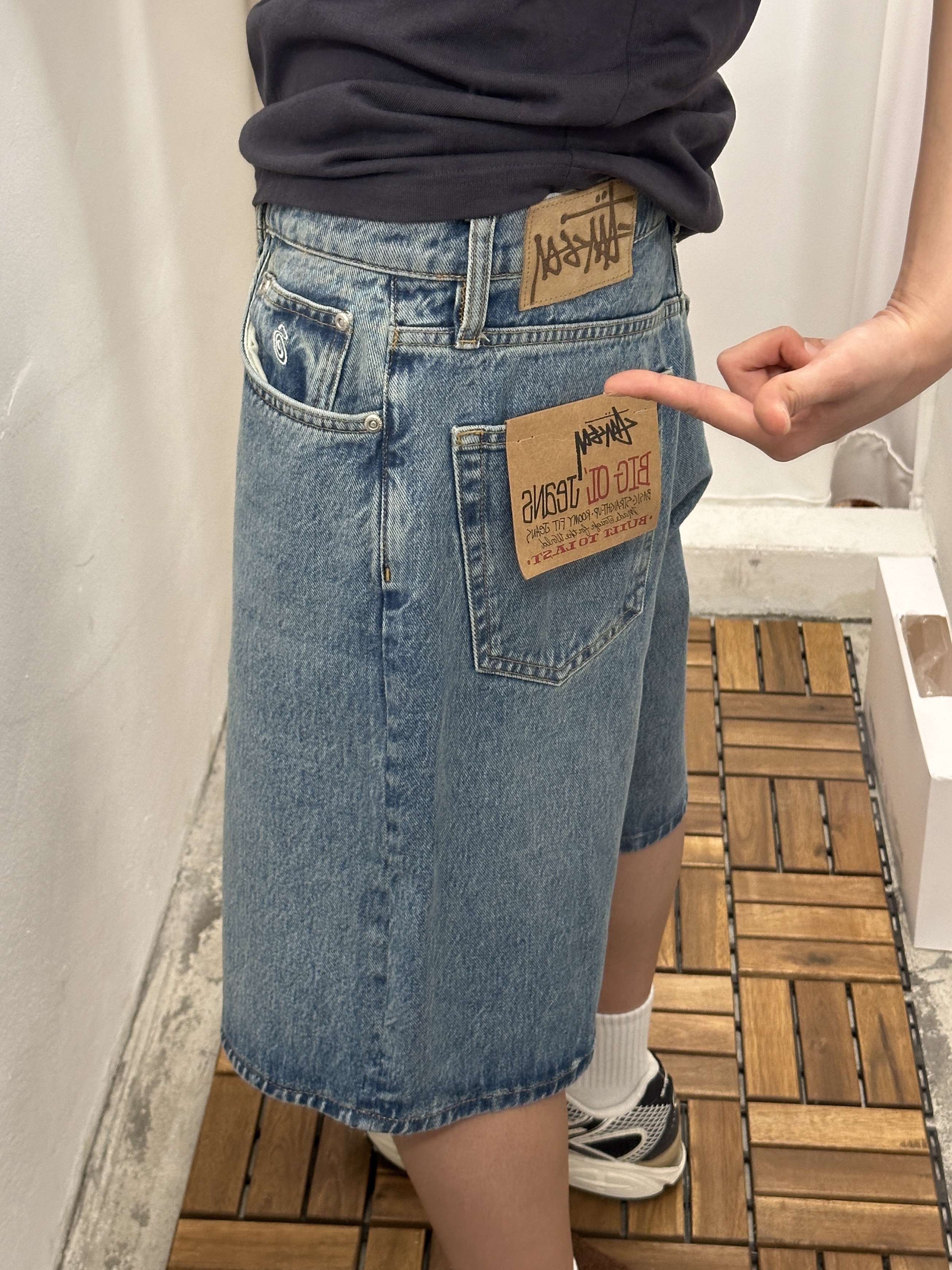 Stussy Denim Big OL' Shorts Clay, Stussy Denim Big OL' Shorts Washed Blue 착용 스타일 - 2