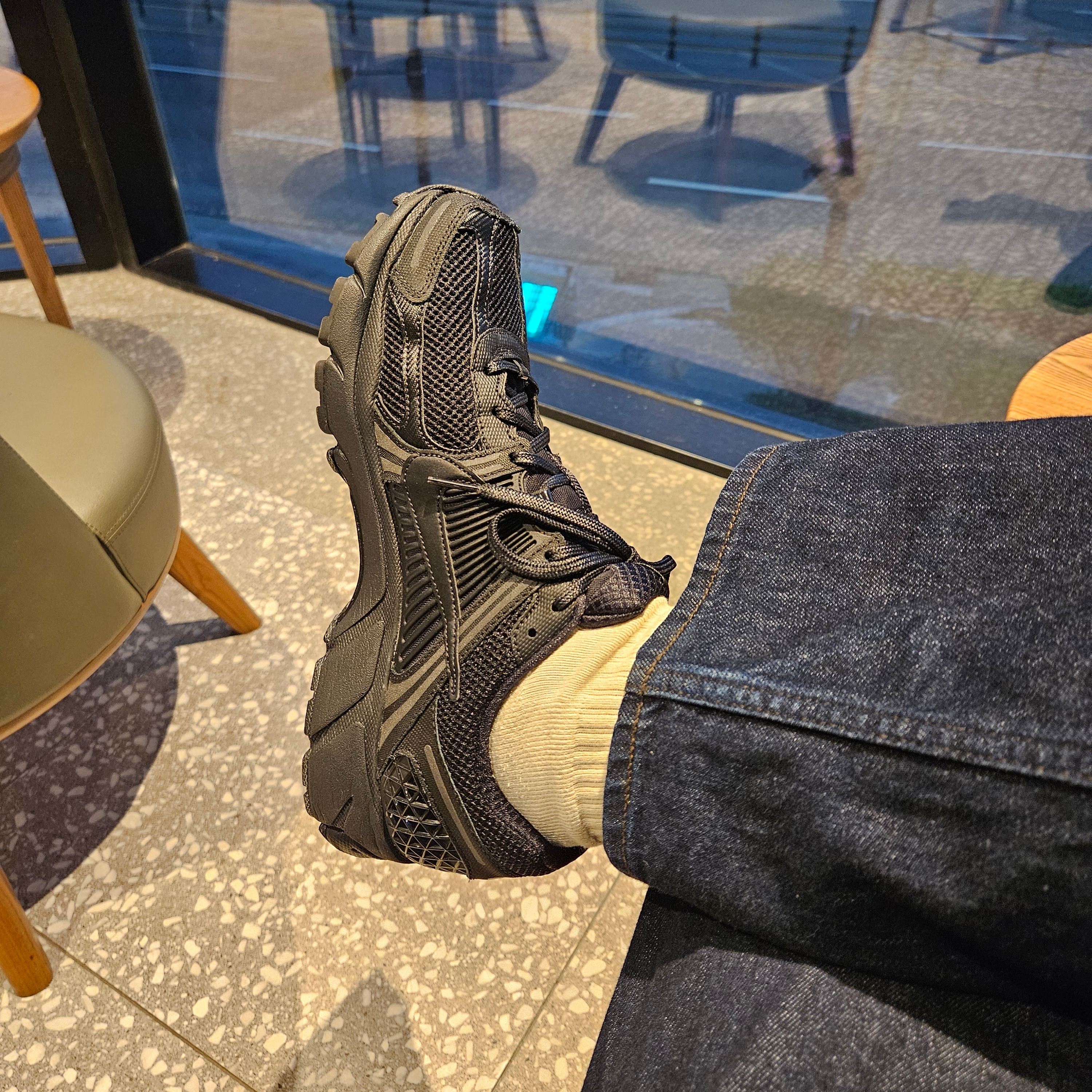 Nike Zoom Vomero 5 SP Black 착용 스타일
