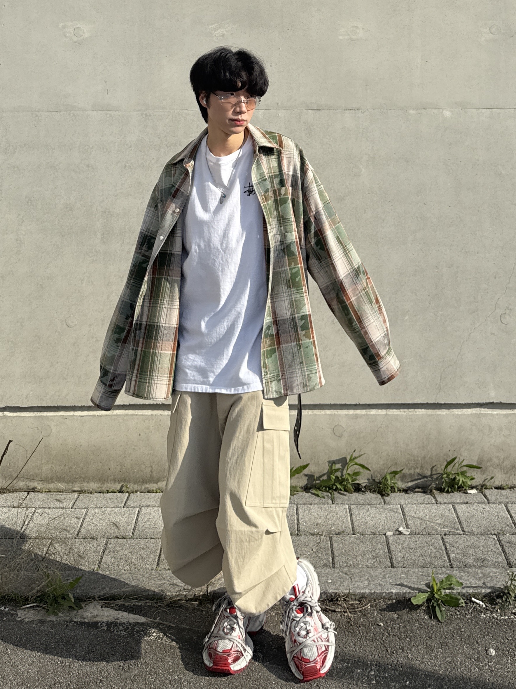 Balenciaga 3XL Sneakers White Red, MJD Oversized Check Shirt Vintage Green 착용 스타일 - 4