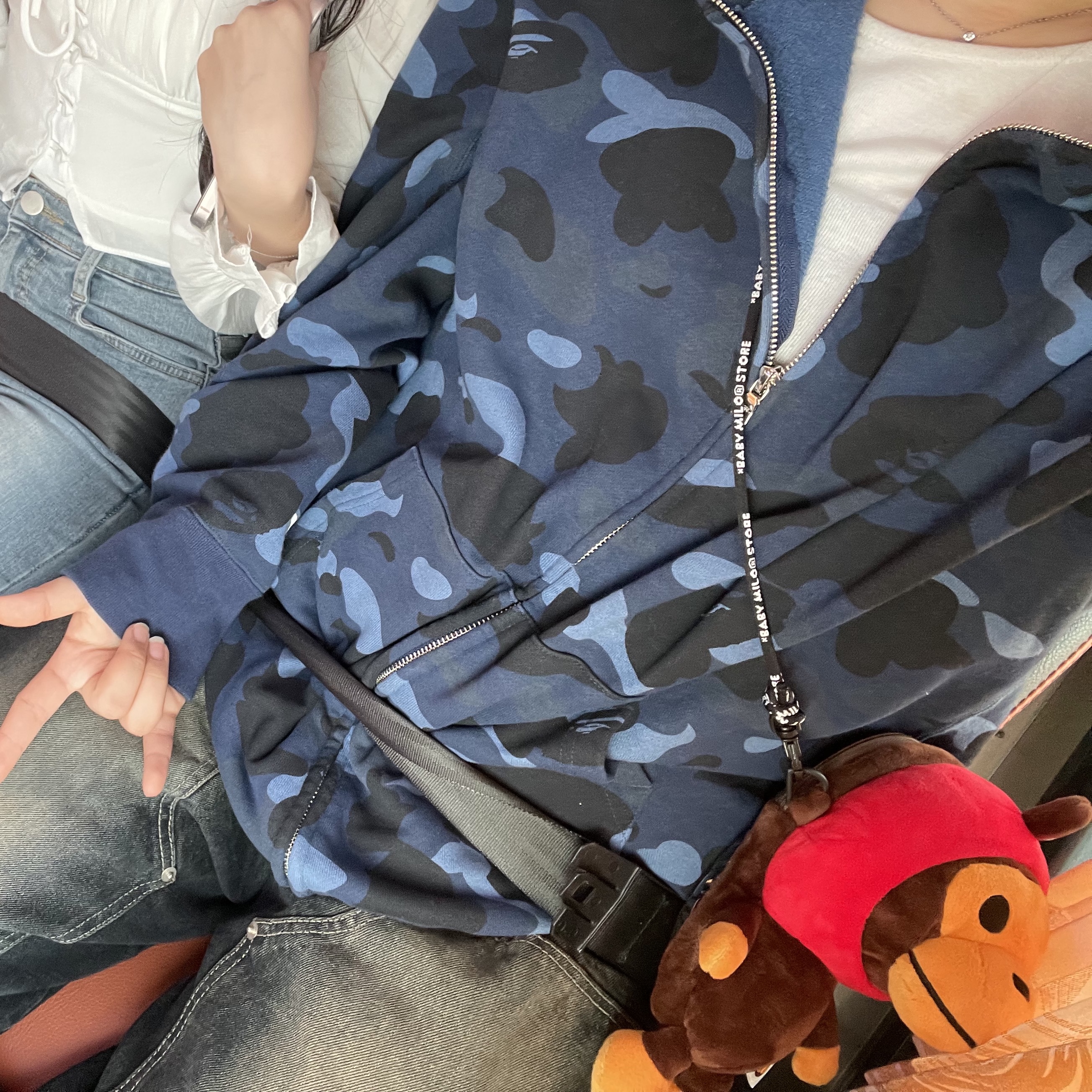 BAPE Baby Milo Plush Mobile Bag Red 착용 스타일
