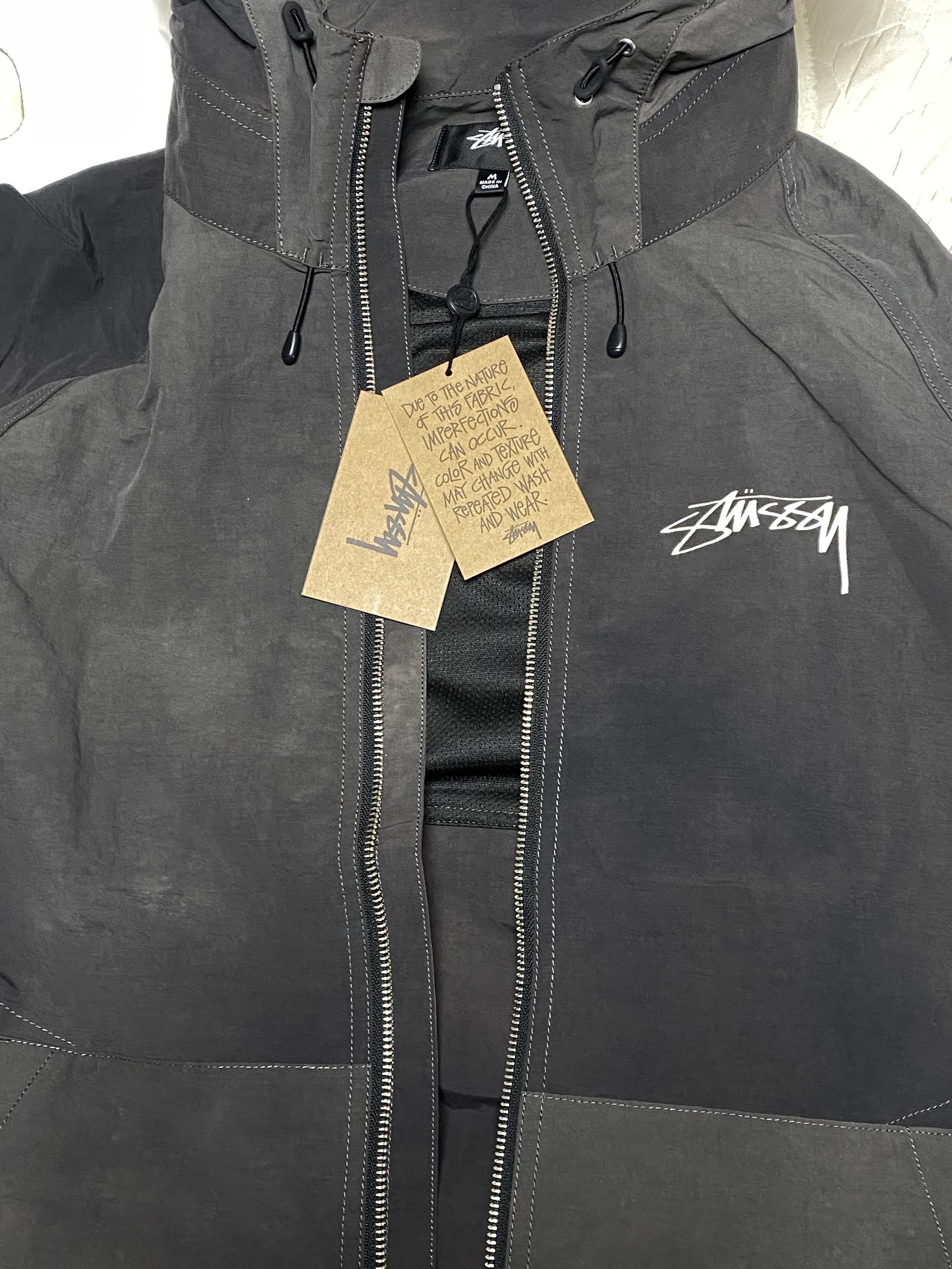 Stussy Wave Dye Beach Shell Jacket Black, Jordan x Travis Scott Jumpman Jack TR Black and Dark Mocha 착용 스타일 - 2