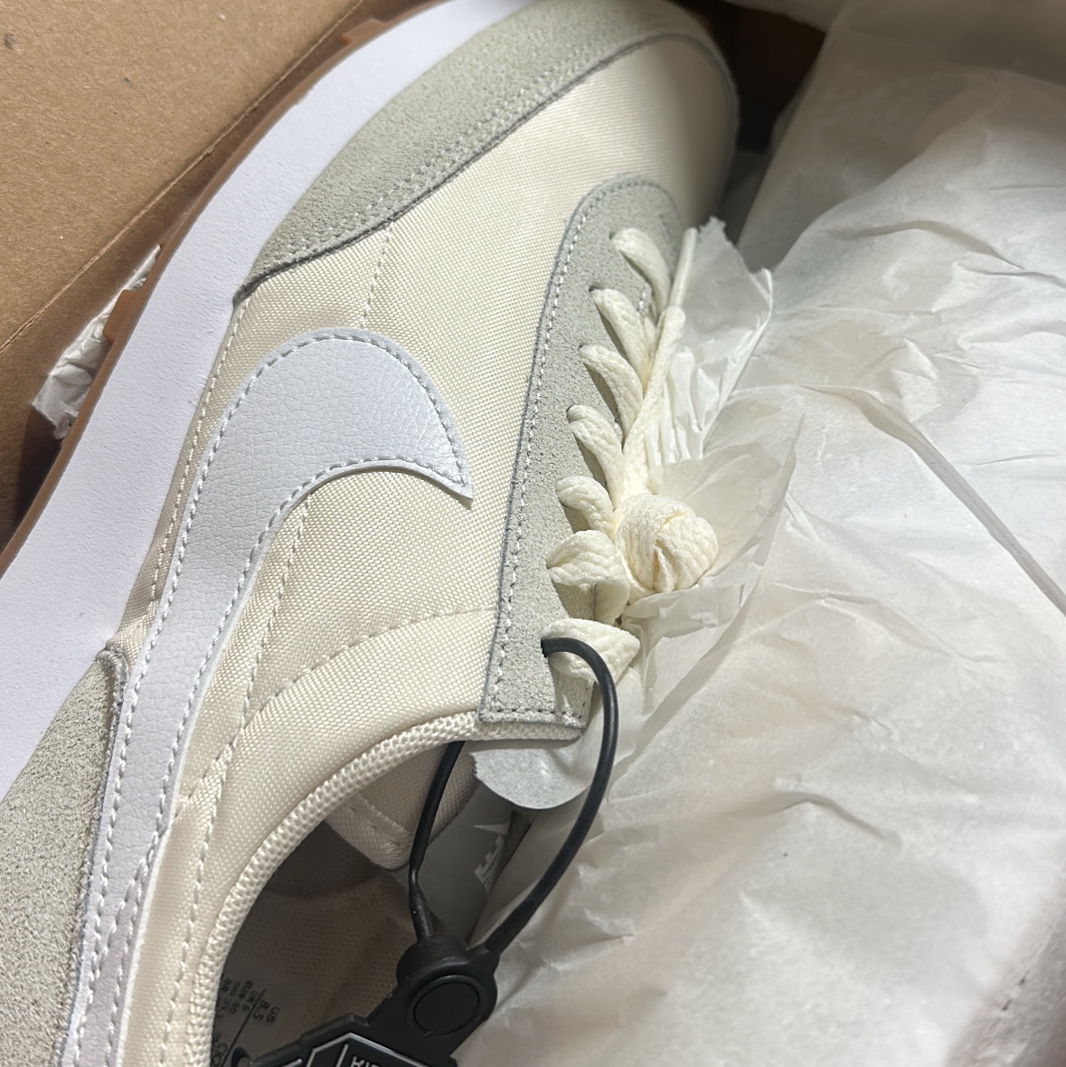 (W) Nike Daybreak Summit White 착용 스타일