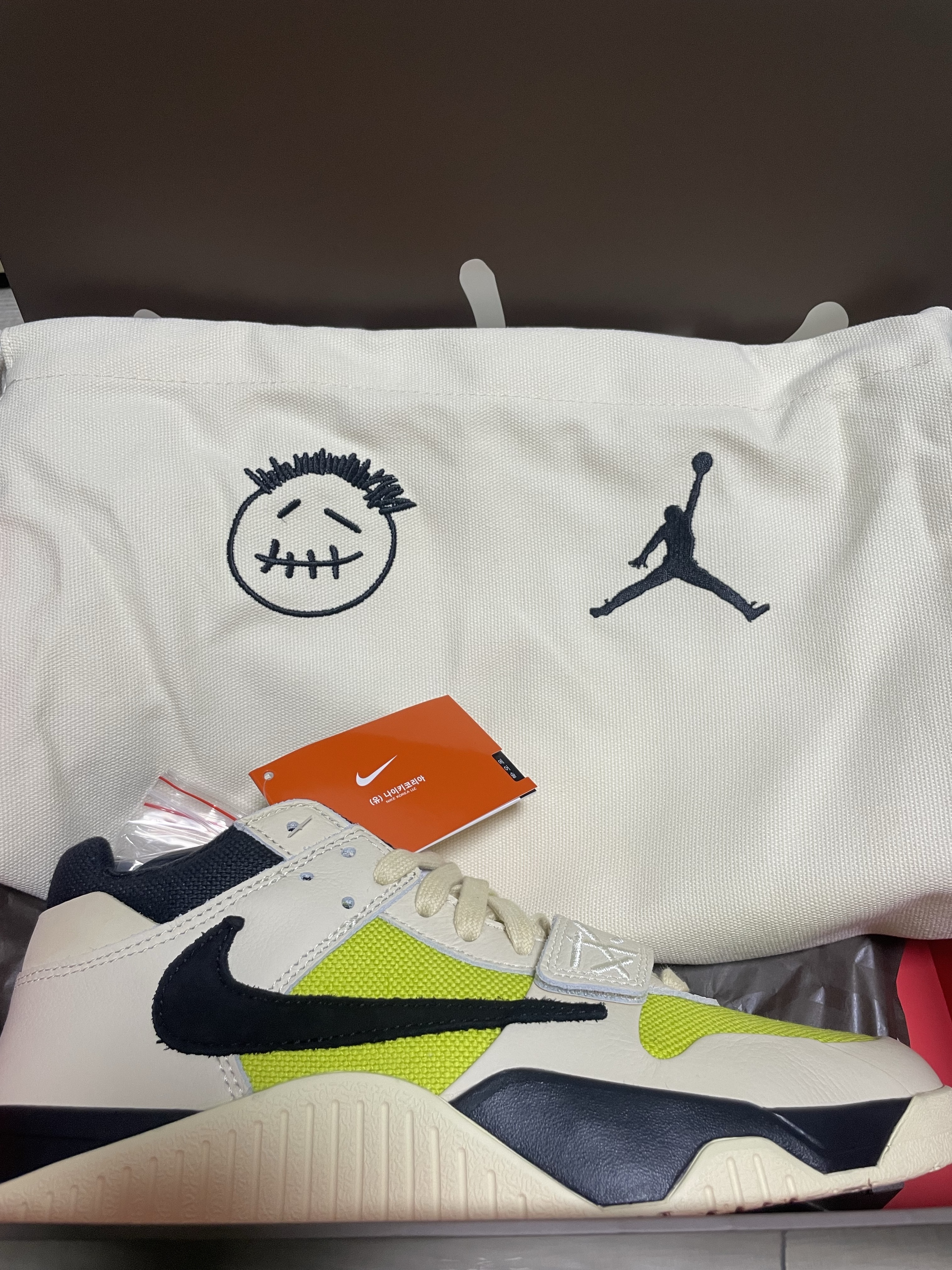 Jordan x Travis Scott Jumpman Jack TR Bright Cactus 착용 스타일
