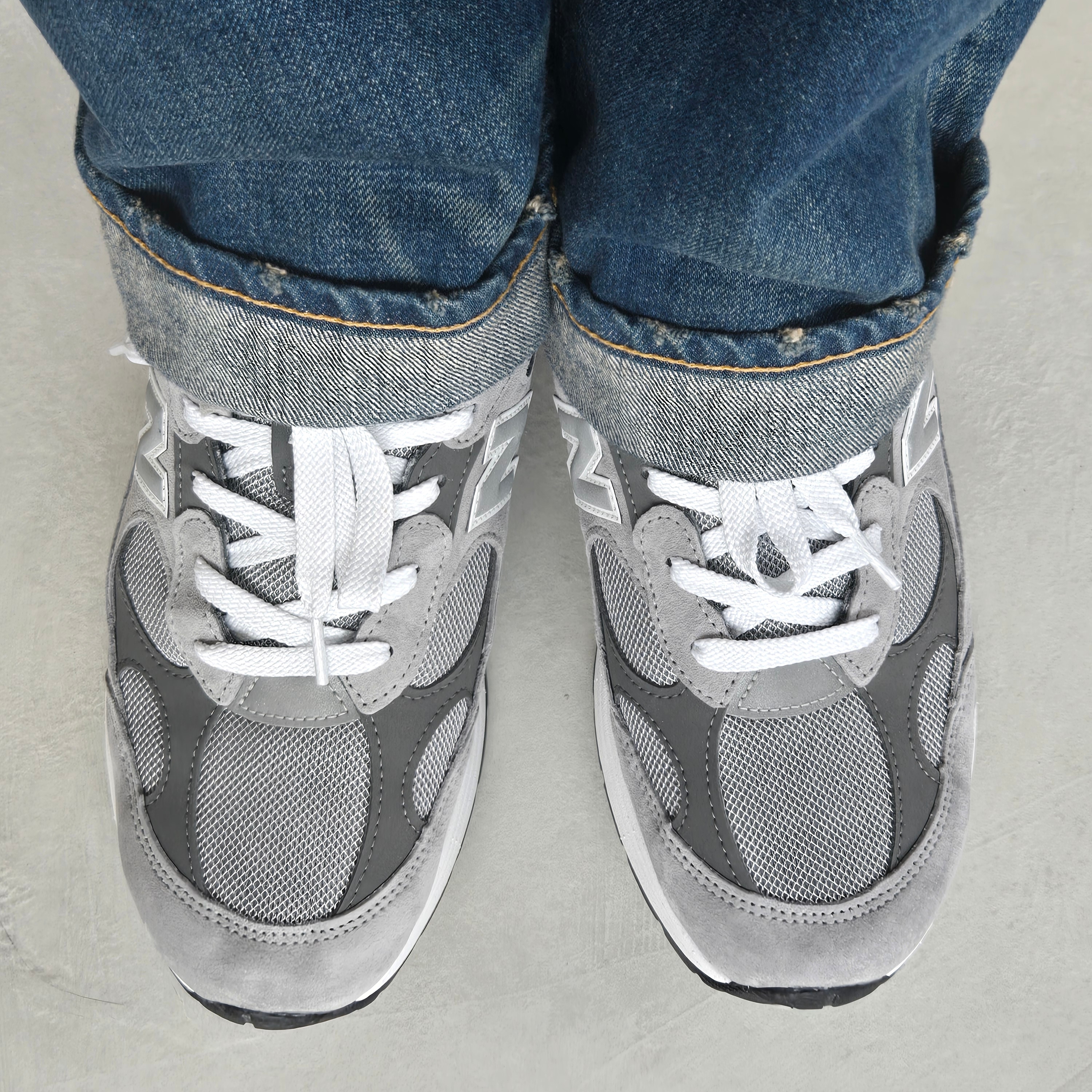 New Balance 992 Made in USA Core Grey Silver Metallic 착용 스타일