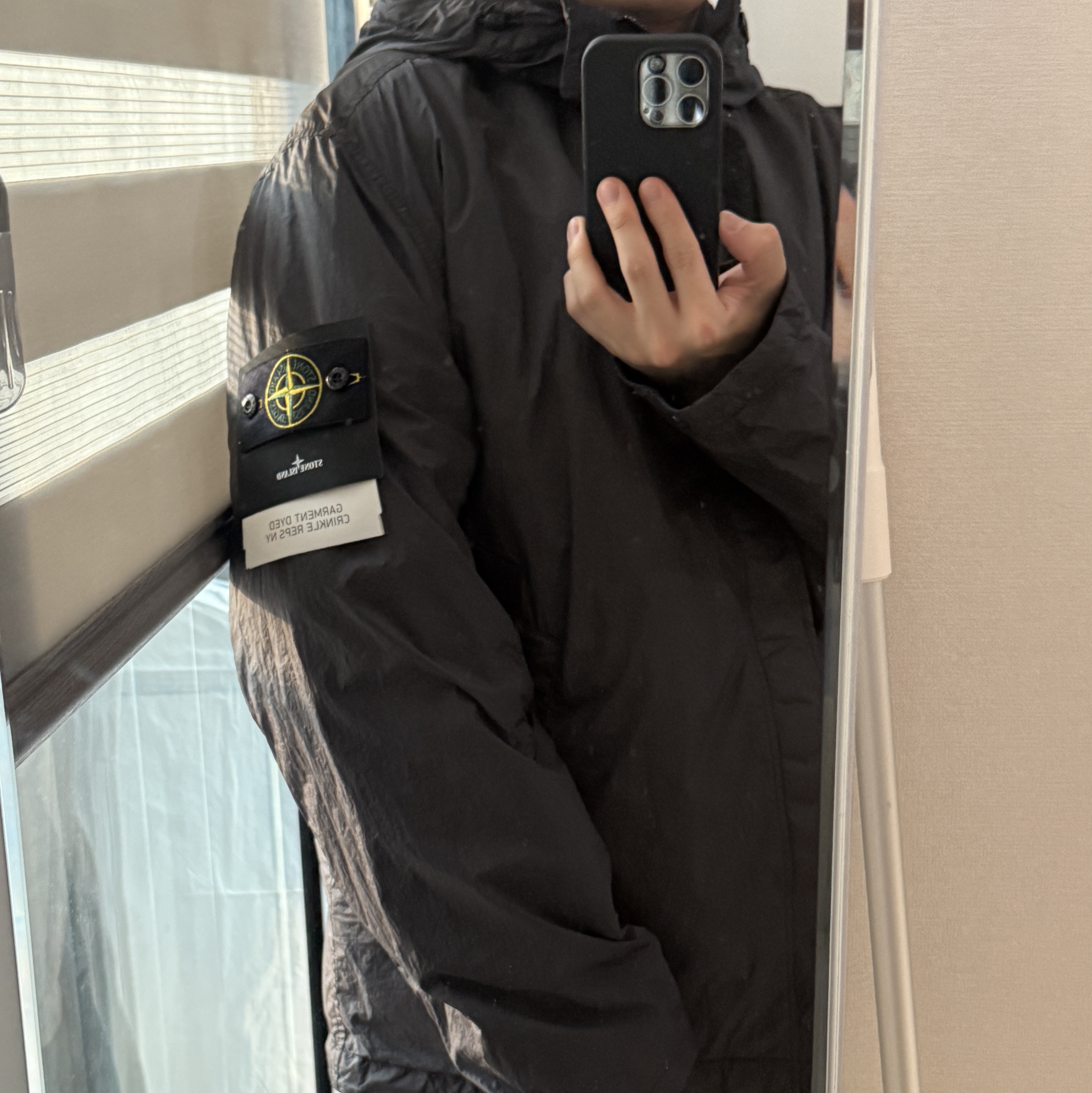 Stone Island 4100092 Crinkle Reps R-NY Wind Resistant Anti Drop Hooded Jacket Charcoal Grey - 25SS 착용 스타일 - 2