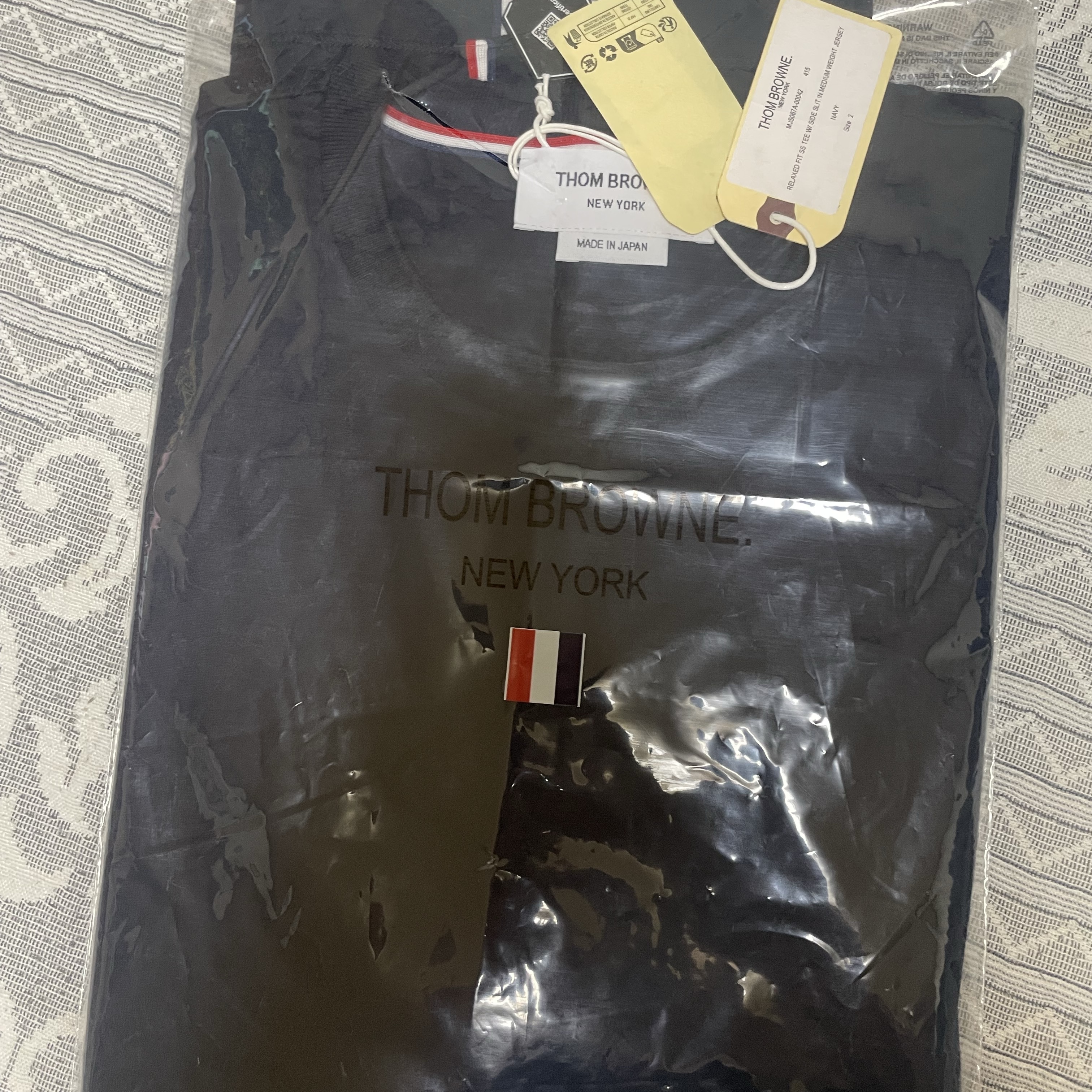 Thom Browne Medium Weight Jersey Side Slit Relaxed Fit T-Shirt Navy 착용 스타일