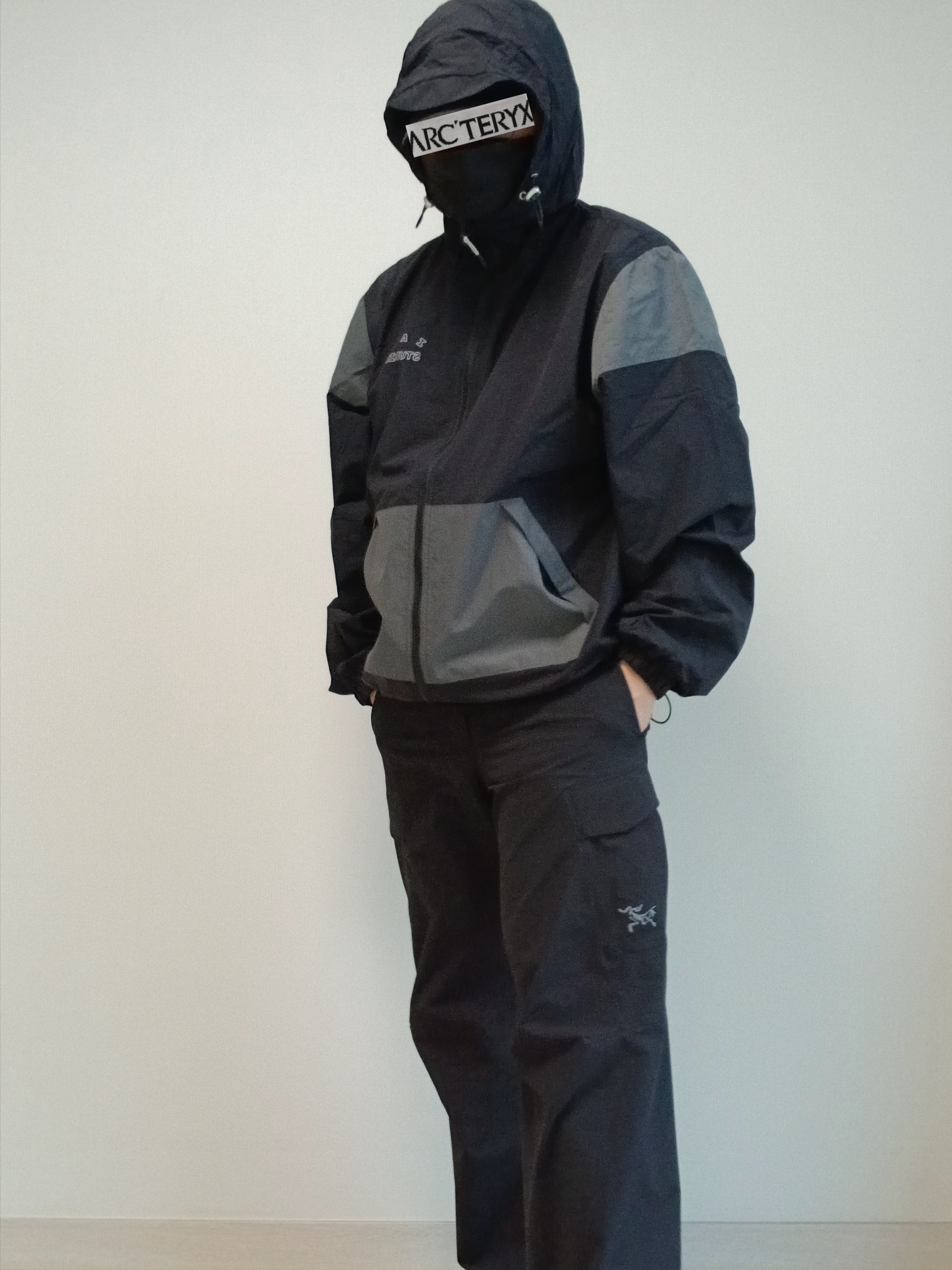 Arc'teryx Small Bird Cap Black, IAB Studio Wind Jacket Pack Black Silver 착용 스타일 - 6