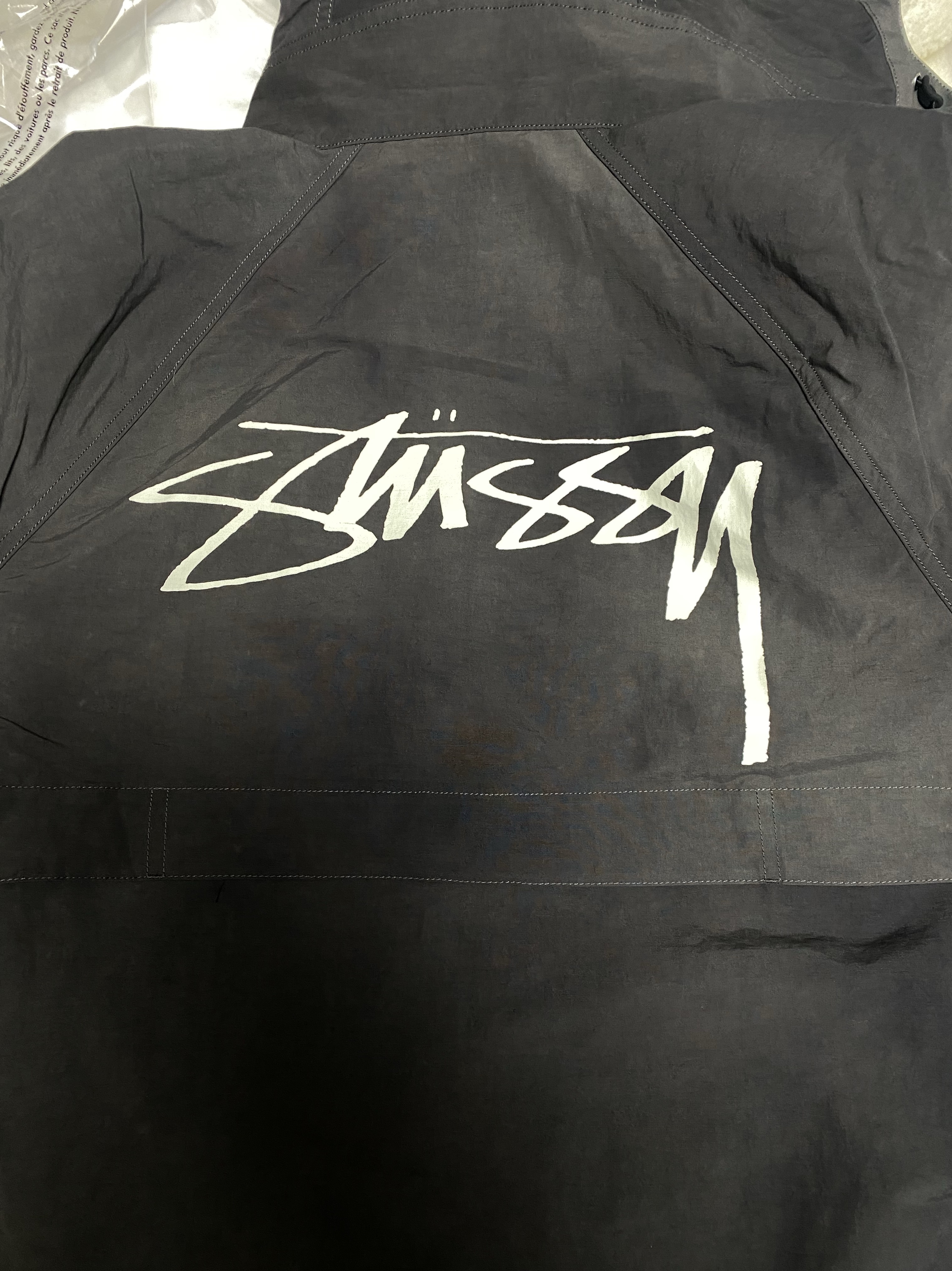 Stussy Wave Dye Beach Shell Jacket Black, Jordan x Travis Scott Jumpman Jack TR Black and Dark Mocha 착용 스타일 - 3