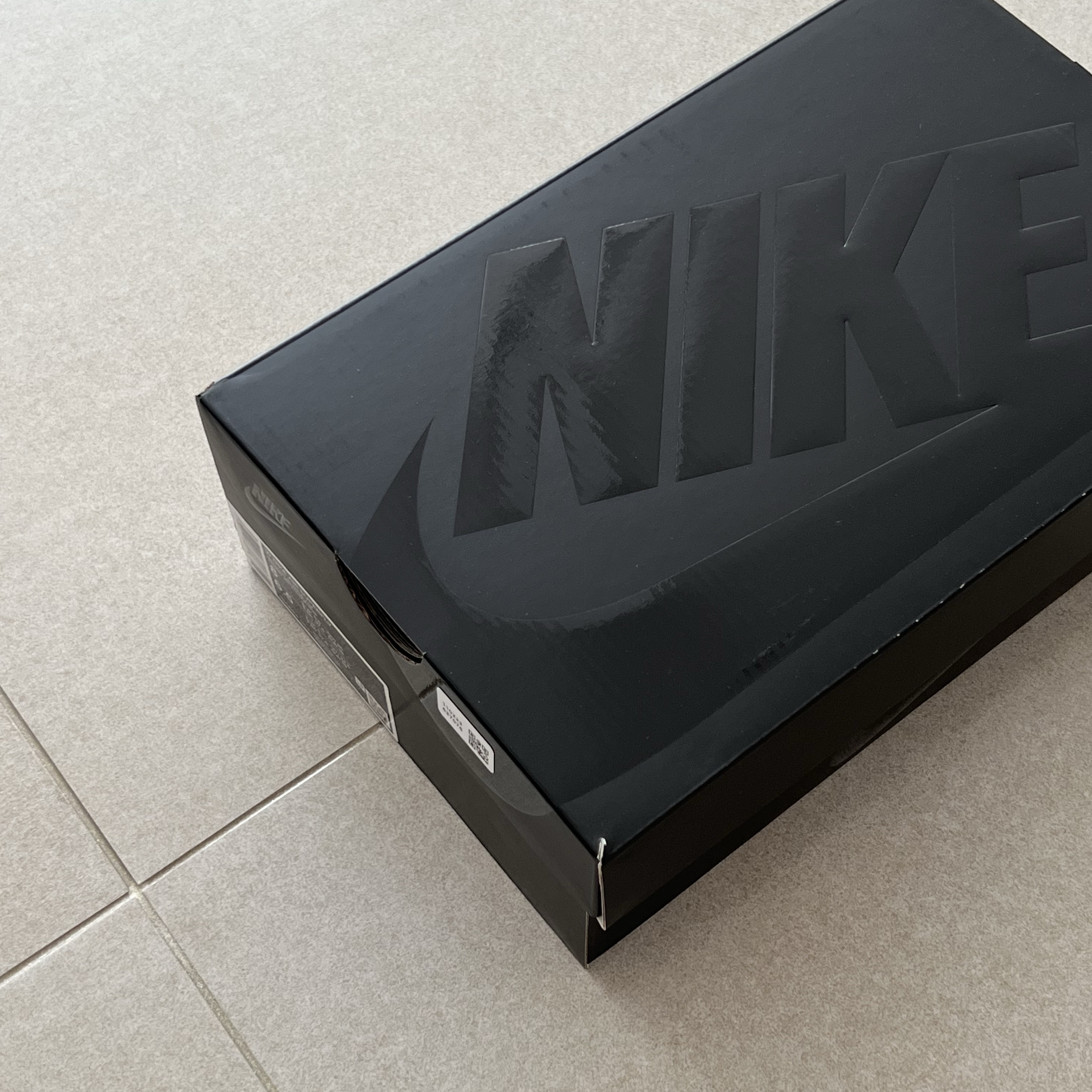 (W) Nike Air Superfly Metallic Silver and Black 착용 스타일 - 3