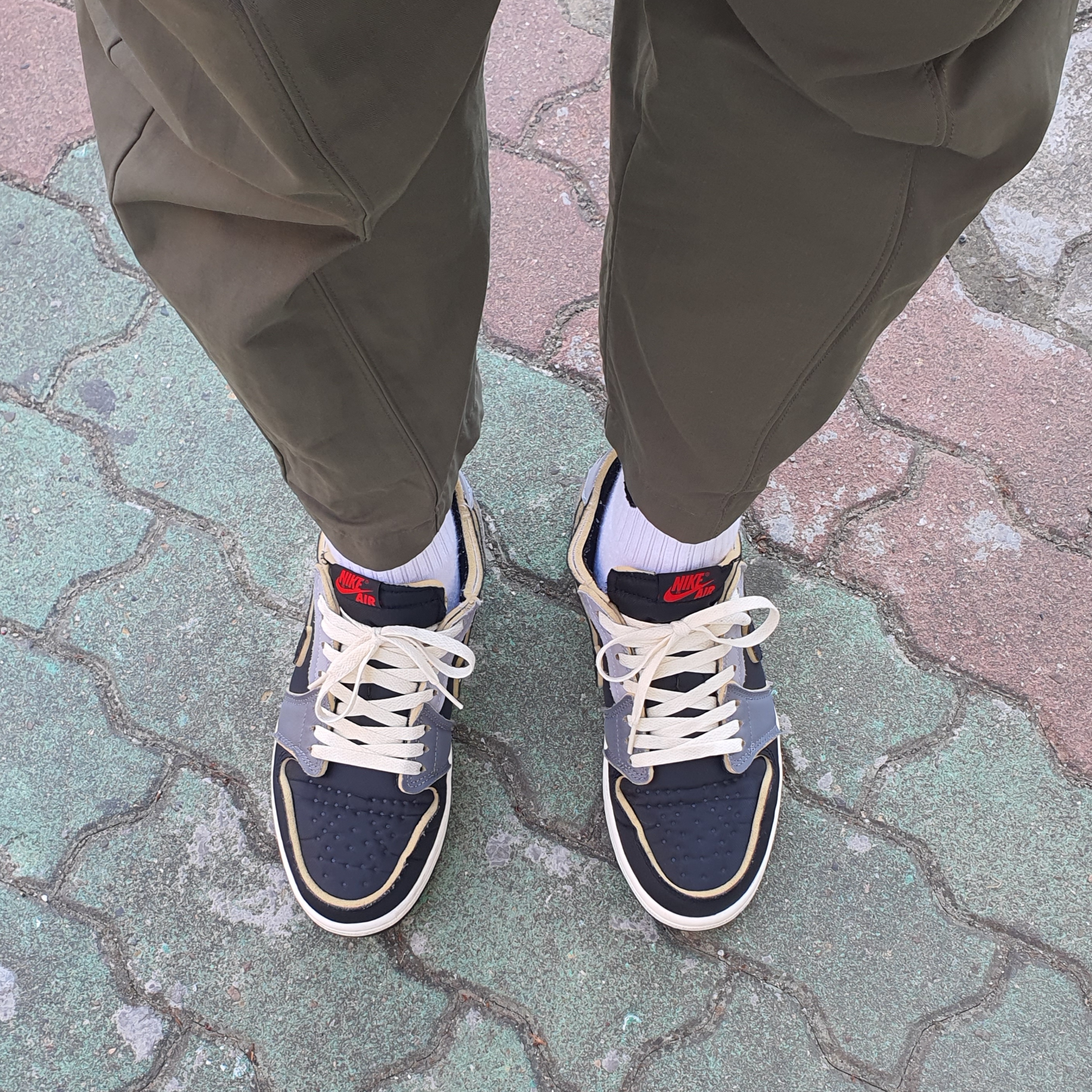 Jordan 1 Retro Low OG EX Black and Smoke Grey 착용 스타일