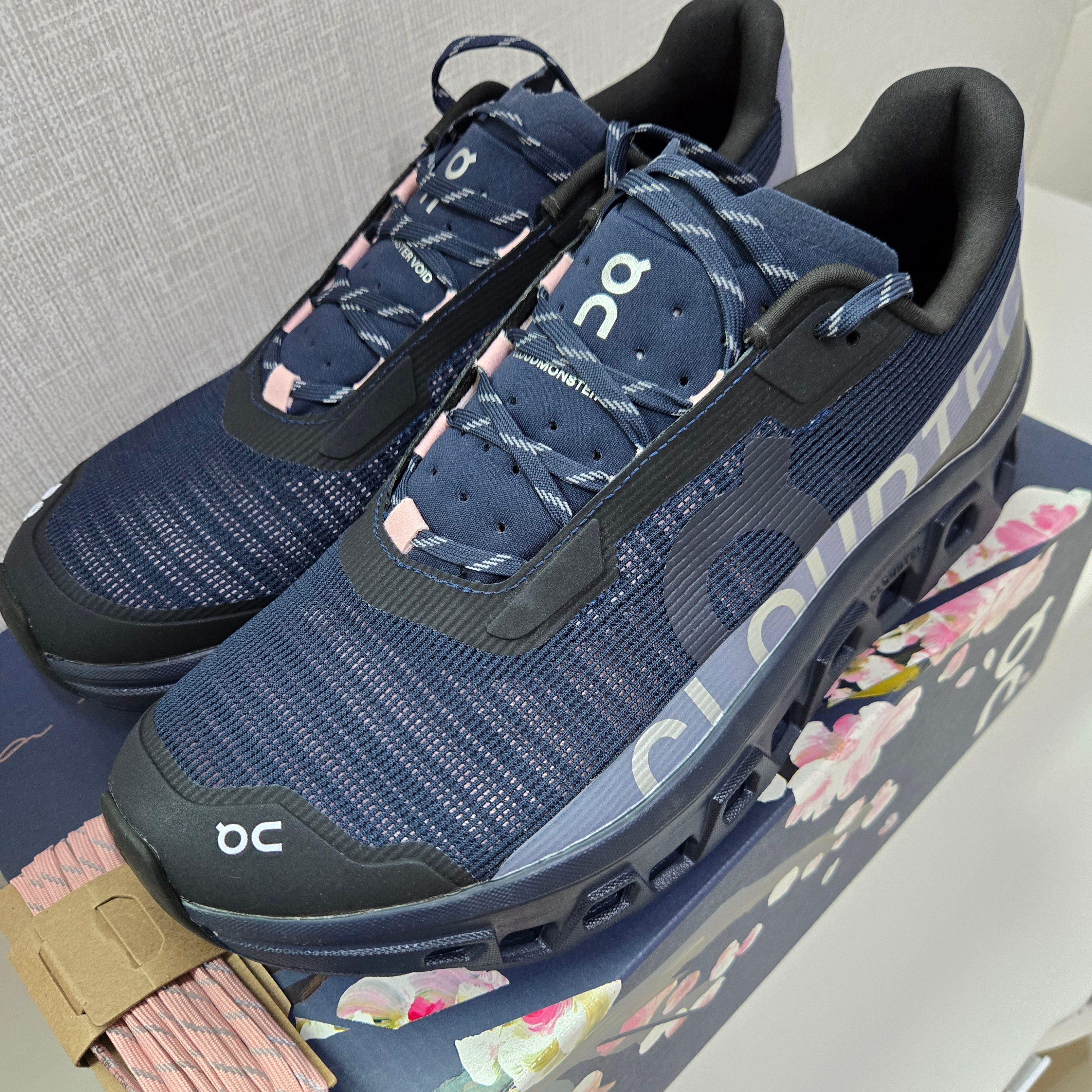 On Running x Atmos Cloudmonster Void Yozakura Navy Cherry Blossom 착용 스타일 - 2