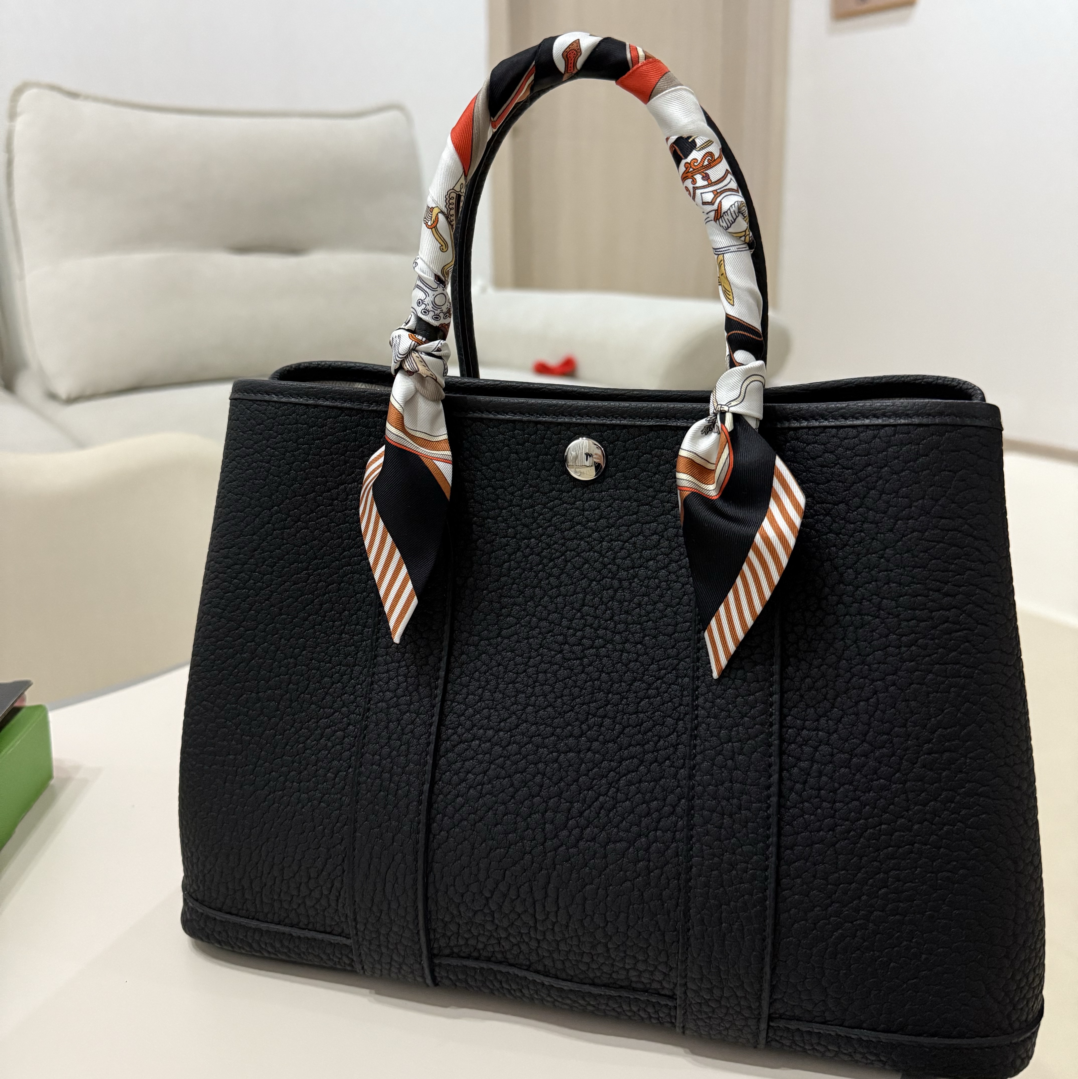 (W) Hermes Bouquets Sellier Twilly Blanc Noir Caramel 착용 스타일