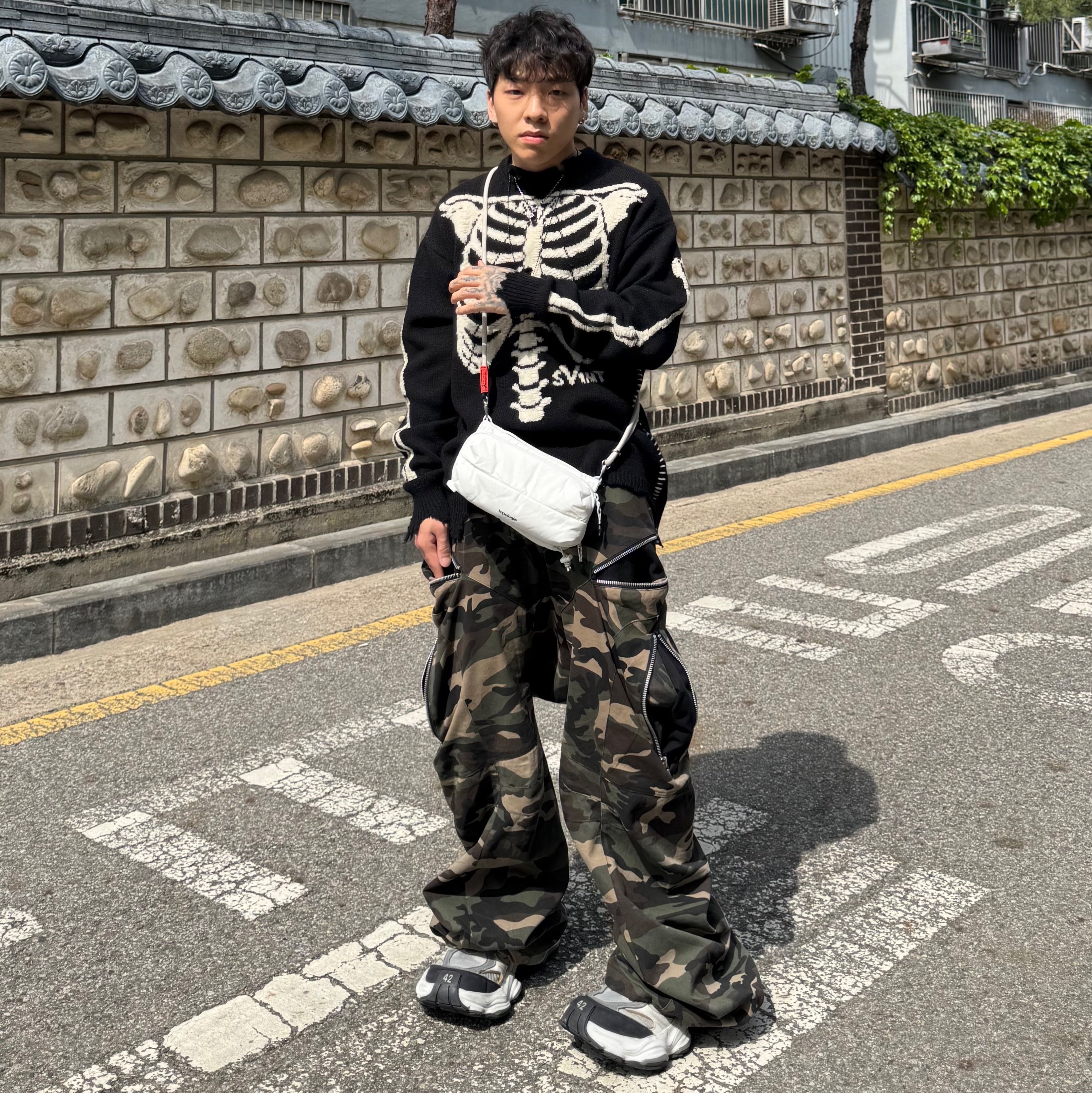 Saint Mxxxxxx x VLONE Bone Knit Black - 22FW 착용 스타일 - 2