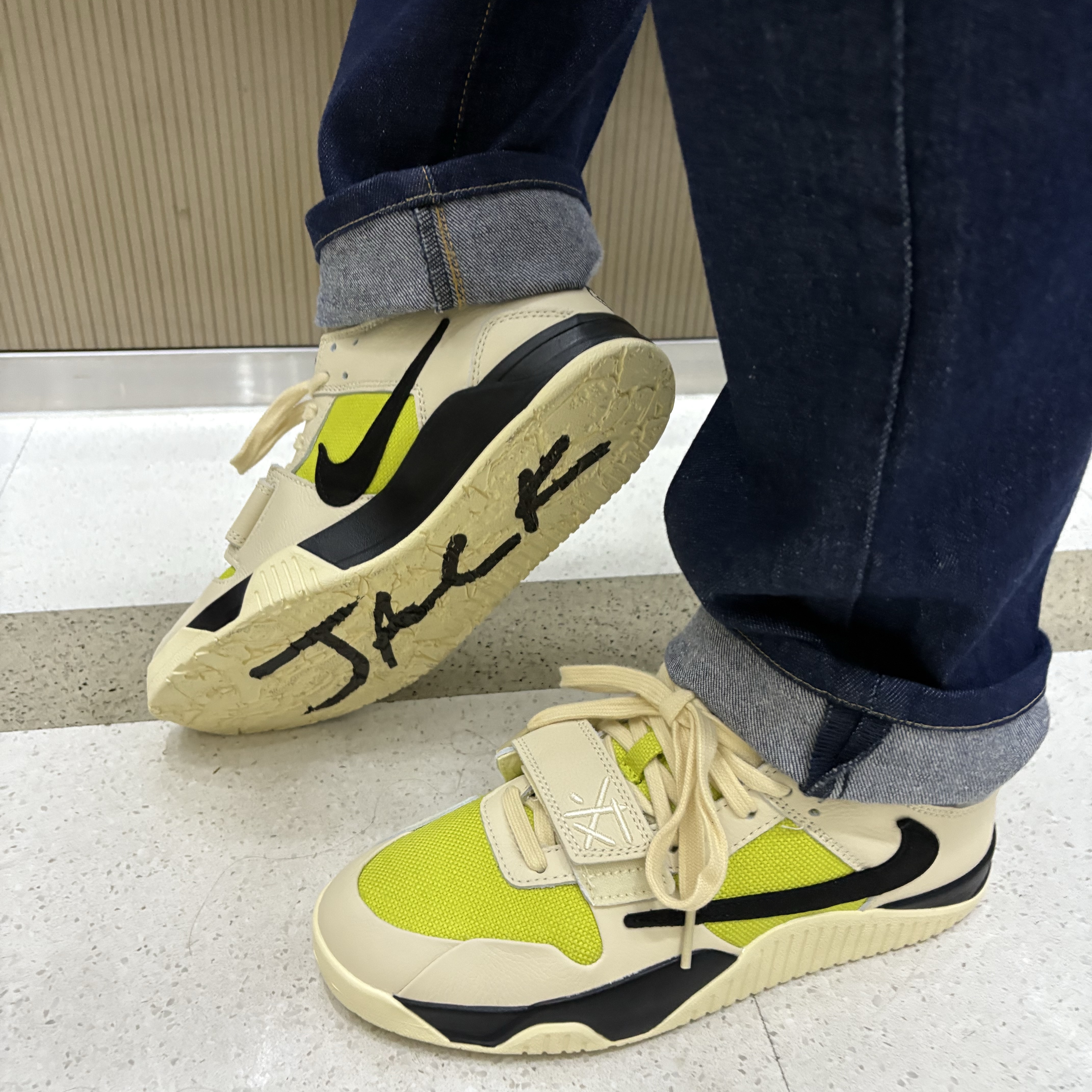 Jordan x Travis Scott Jumpman Jack TR Bright Cactus 착용 스타일