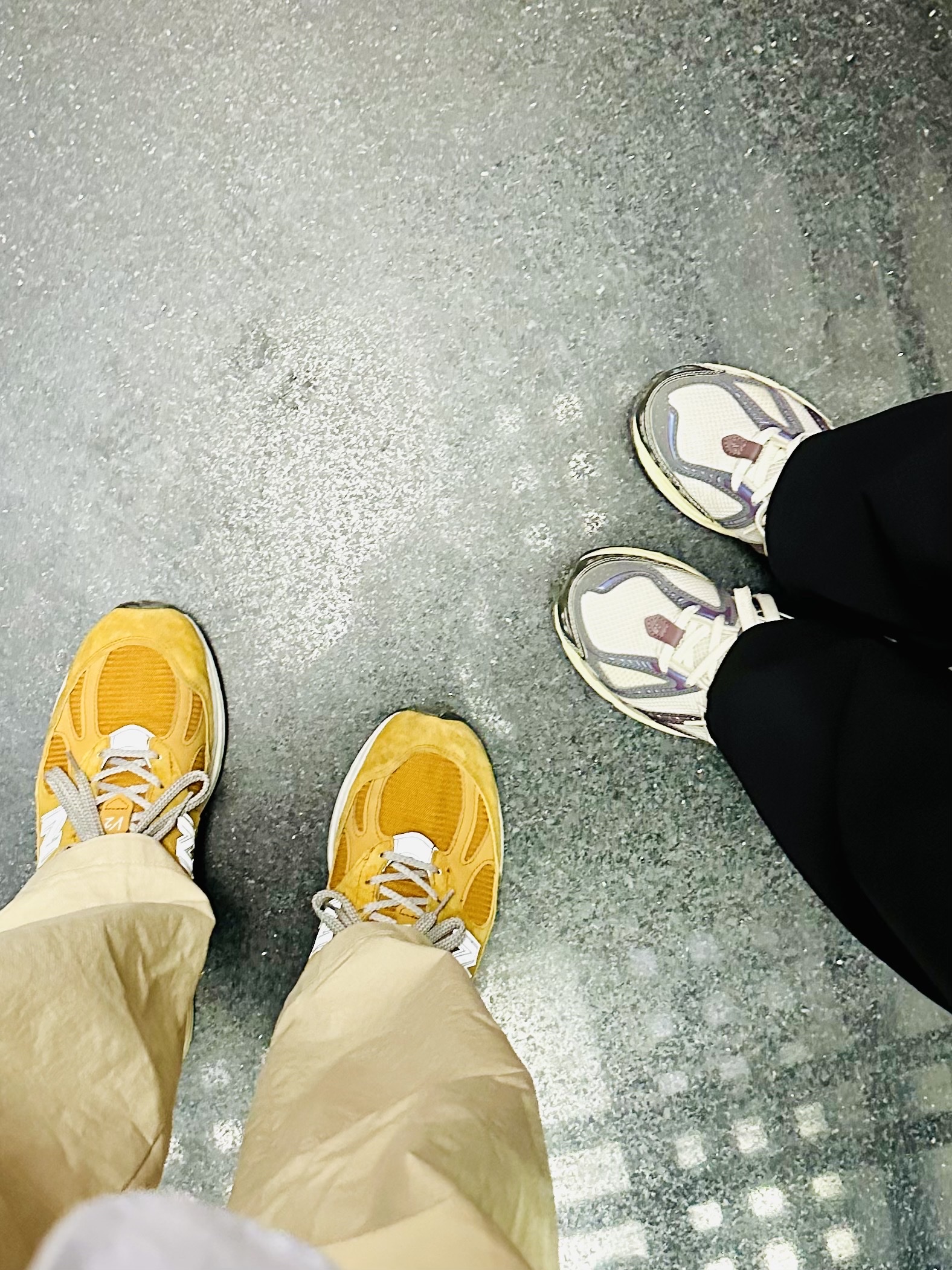 New Balance 991v2 Made in UK Yellow Silver, New Balance 1906R Licorice 착용 스타일