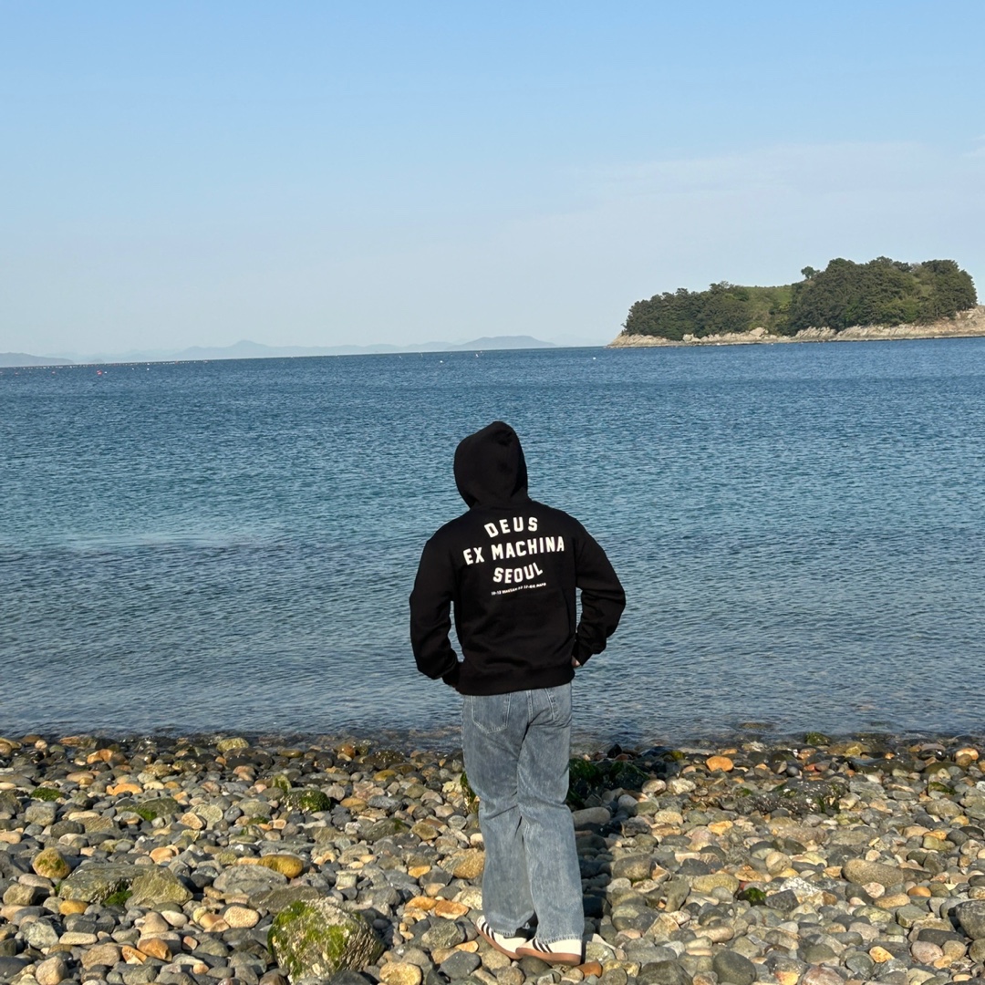 Deus Ex Machina Seoul College Hooded Jacket Black, (W) Adidas Samba OG Cream White Core Black 착용 스타일 - 1