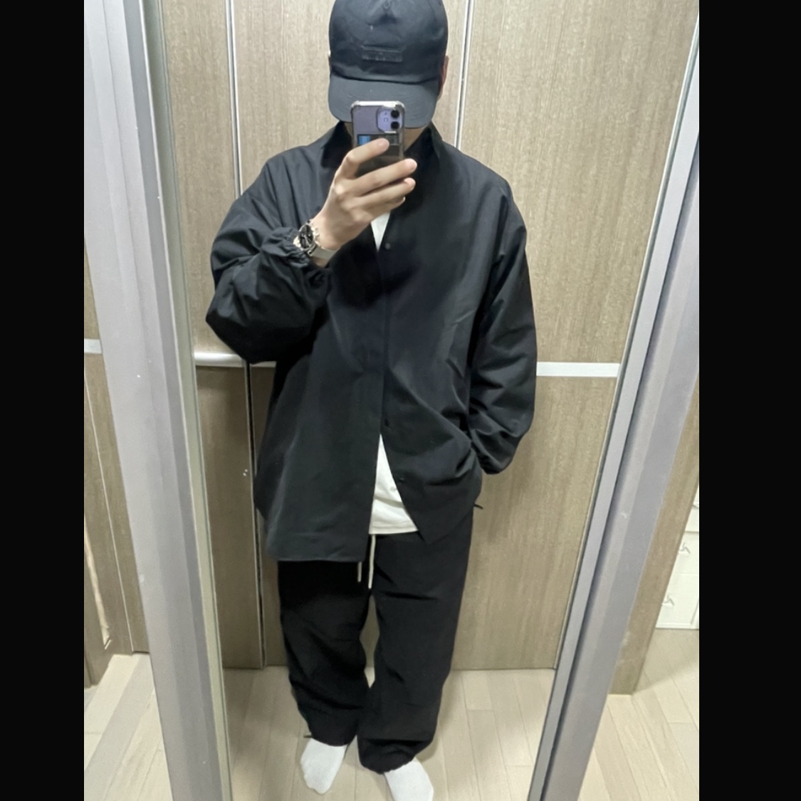 Essentials LS T-Shirt Cloud Dancer - 23FW, Essentials Relaxed Trouser Jet Black - 23FW 착용 스타일