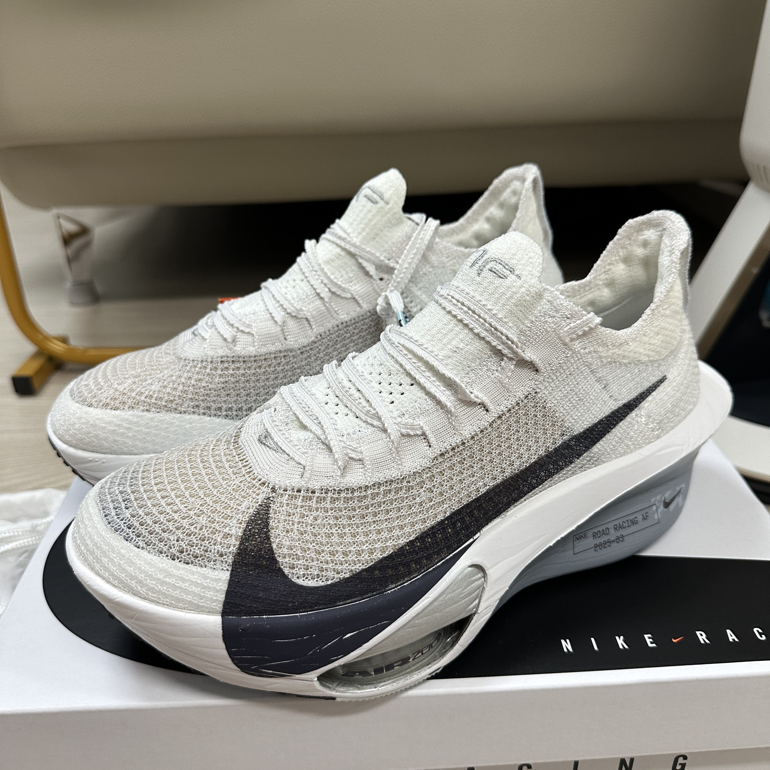 Nike Air Zoom Alphafly Next% 3 White Pure Platinum 착용 스타일