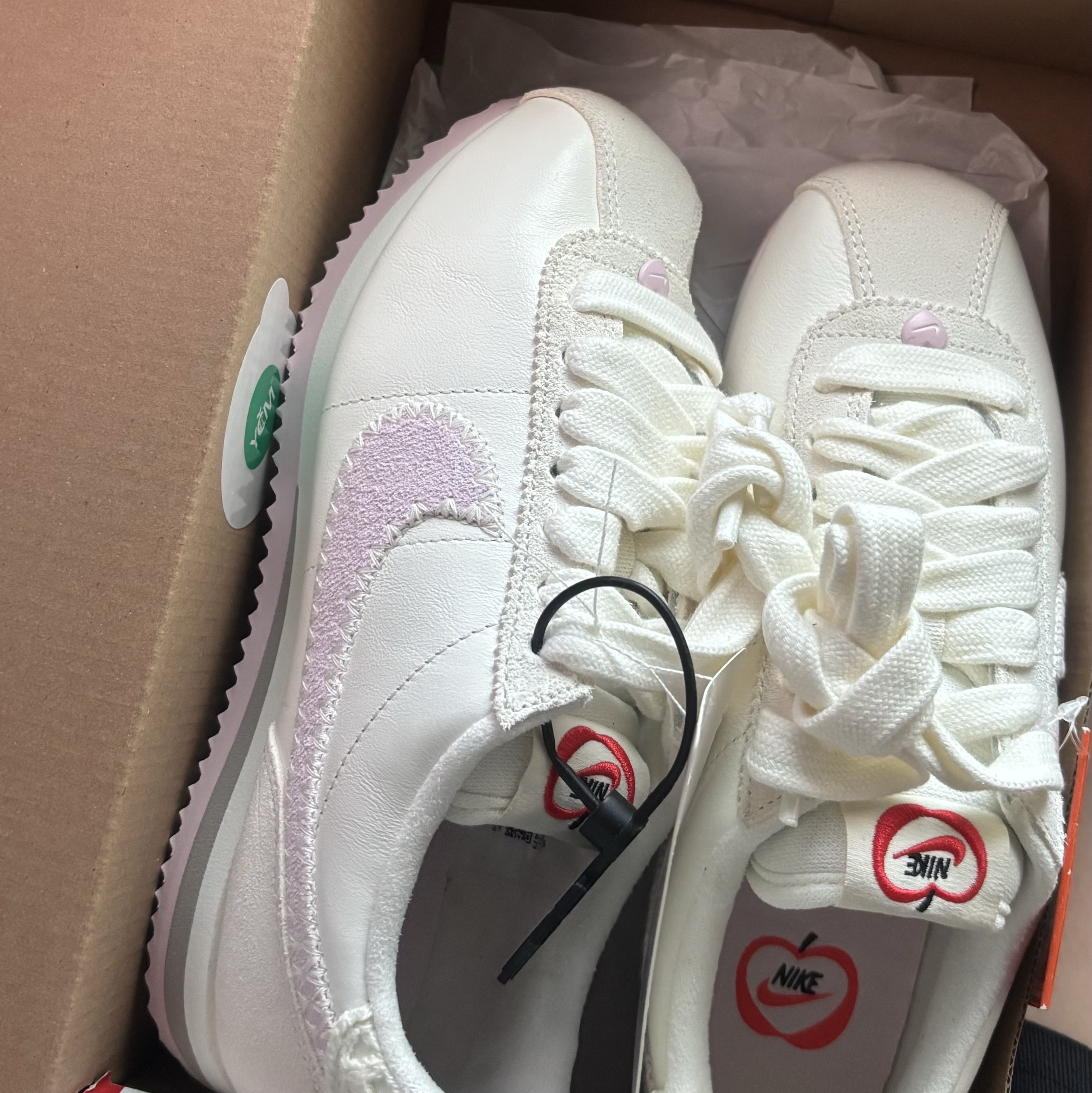 (W) Nike Cortez Valentine's Day Sail Pink Foam 착용 스타일