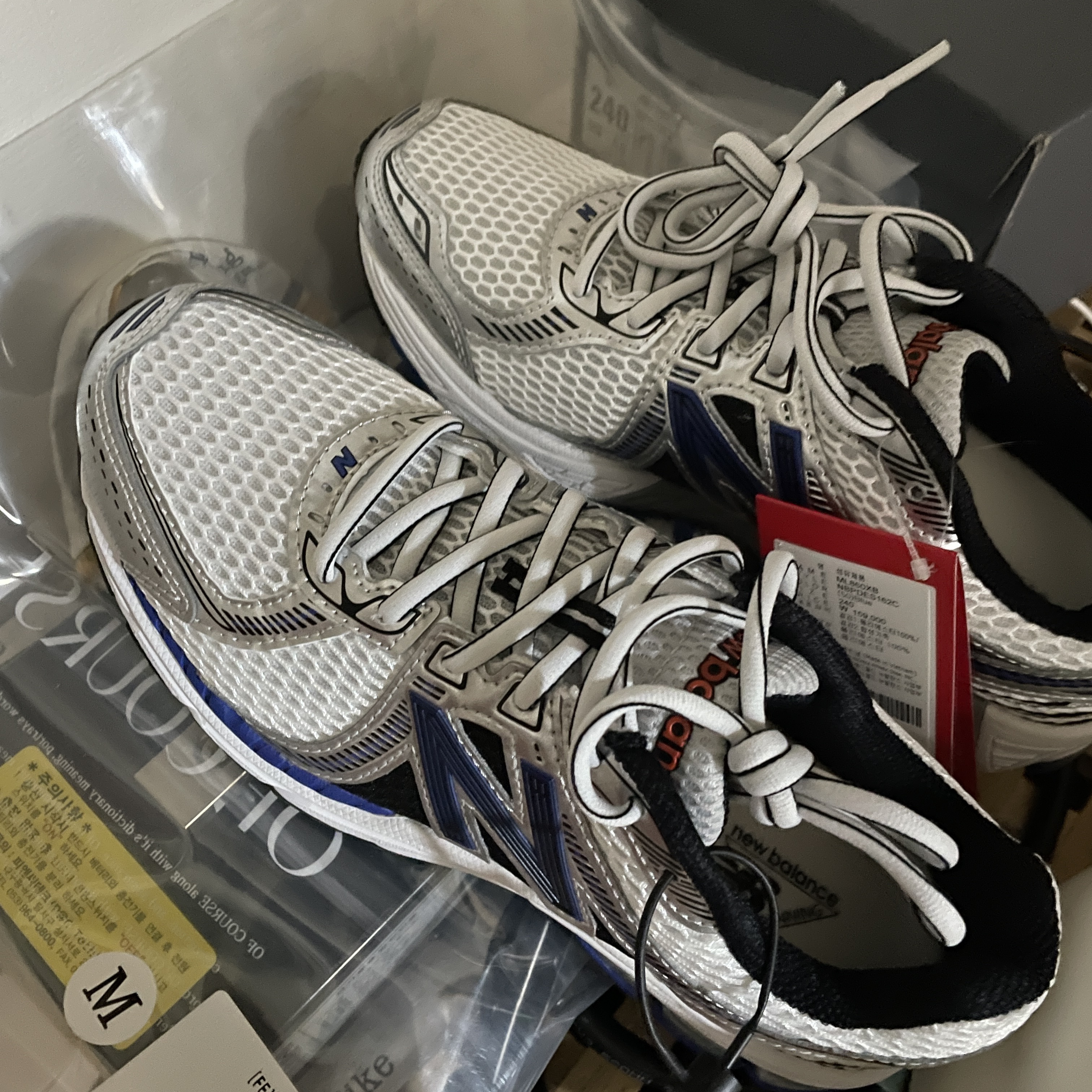 New Balance 860v2 Metallic Silver 착용 스타일