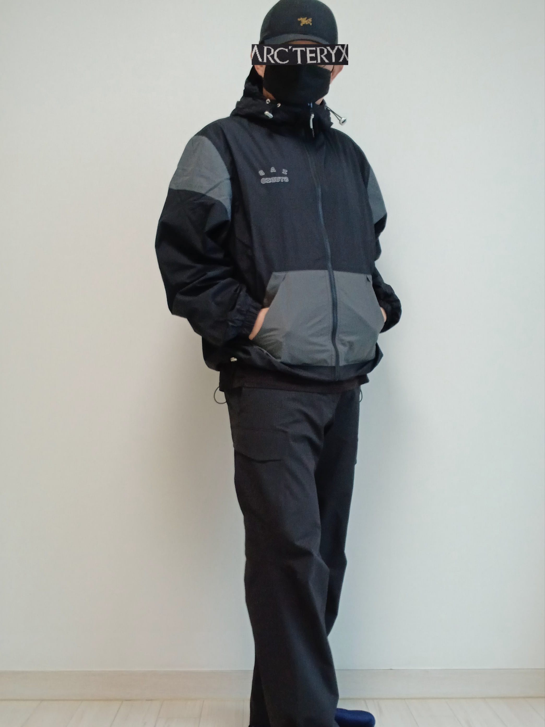 Arc'teryx Small Bird Cap Black, IAB Studio Wind Jacket Pack Black Silver 착용 스타일 - 8