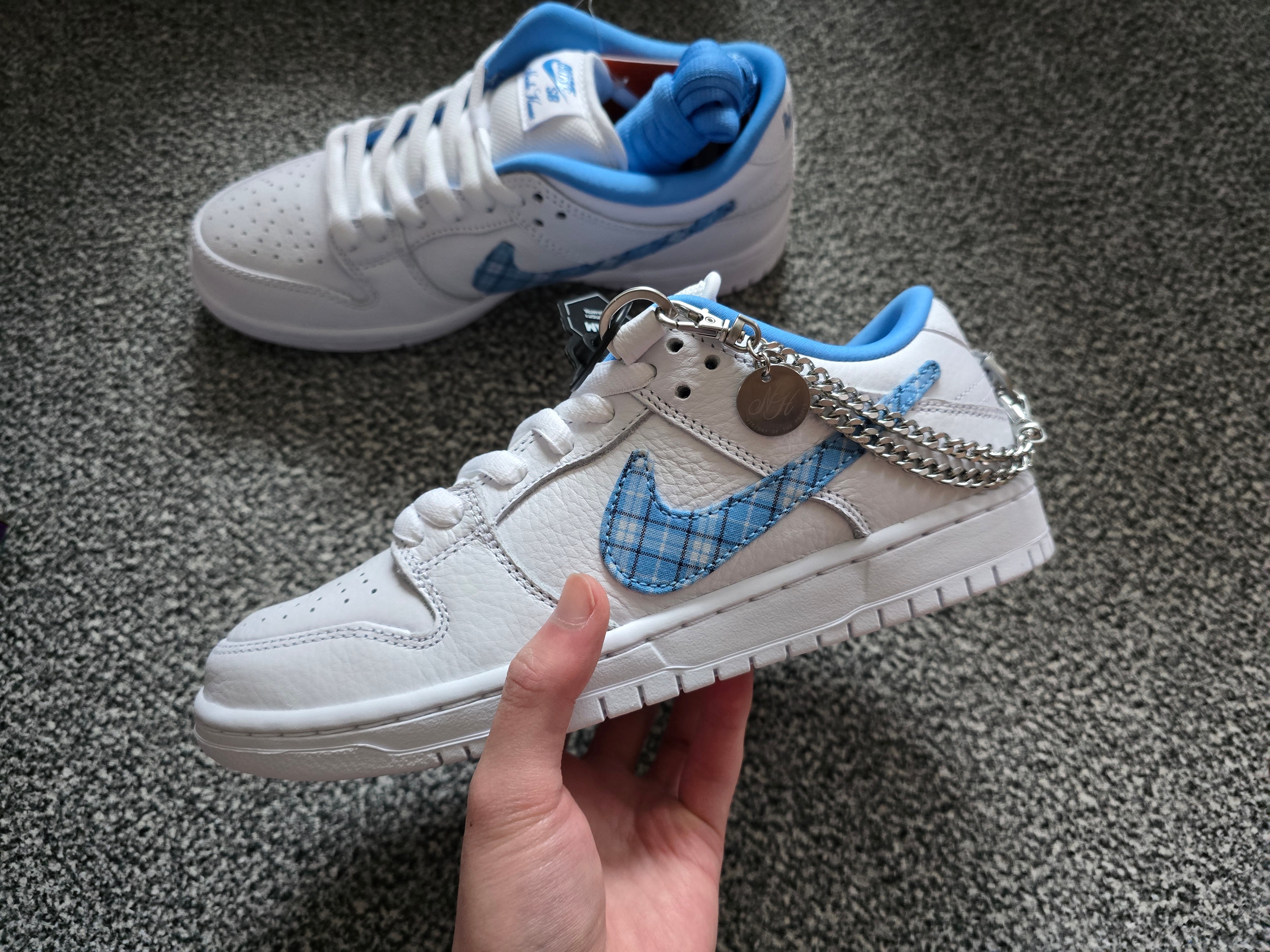 Nike x Nicole Hause SB Dunk Low Pro White and University Blue 착용 스타일