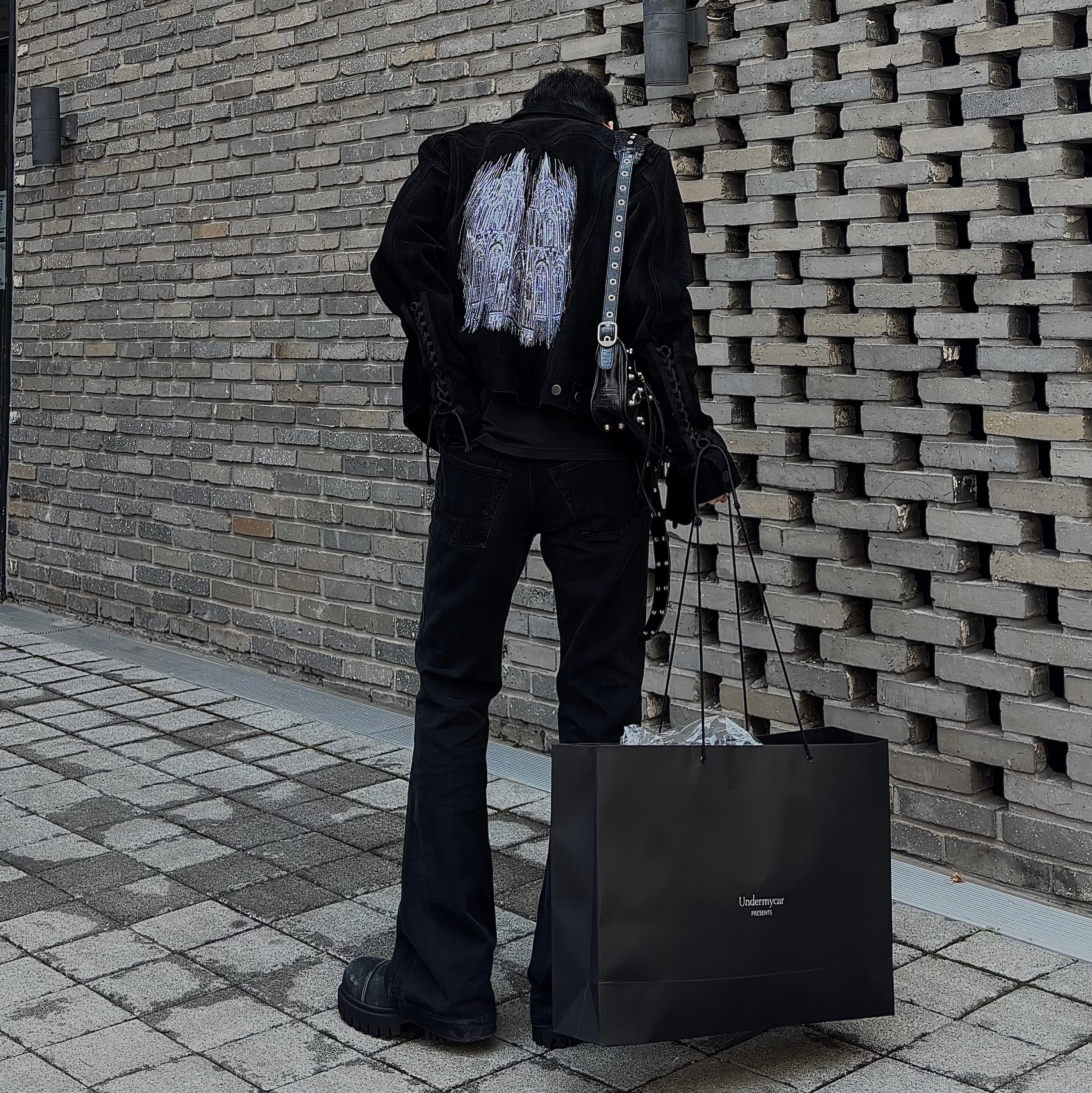 Balenciaga Combat Strike 20mm Boots Black, Balenciaga Arena Lambskin Aged Silver Hardware Le Cagole XS Flap Bag Black 착용 스타일
