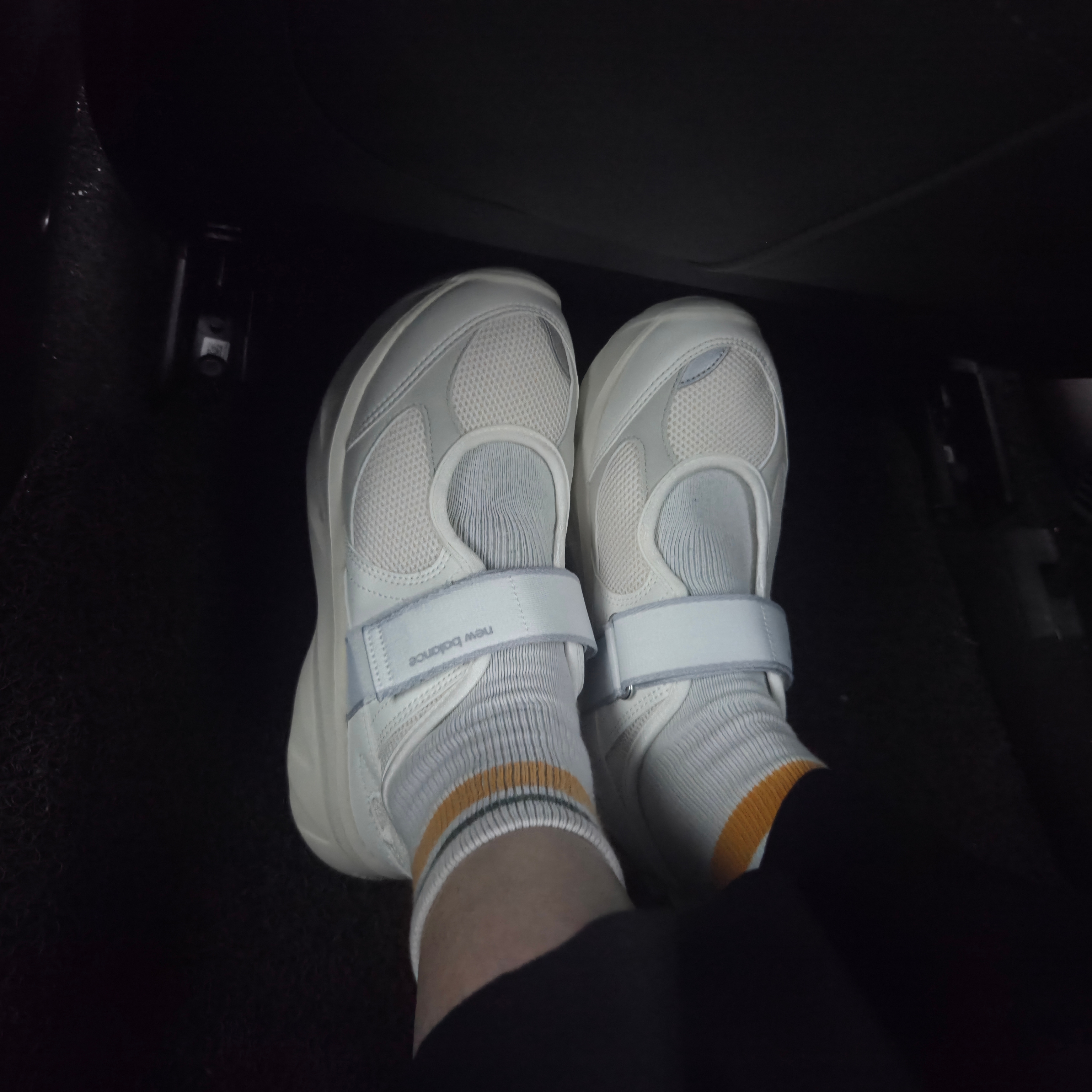 (W) New Balance Breeze SD2202 White 착용 스타일
