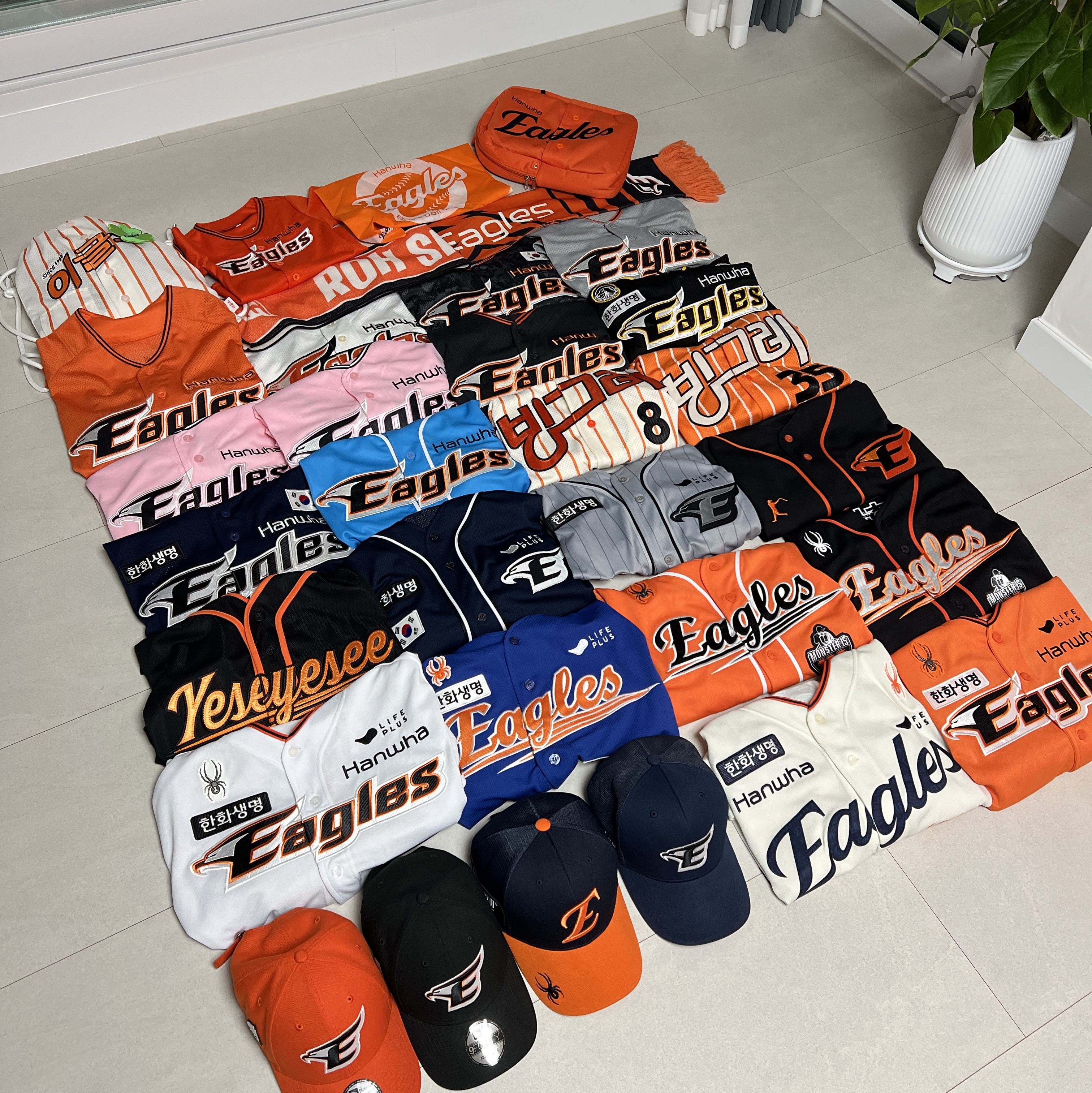 Hanwha Eagles Spyder 40th Legacy Authentic Uniform Ivory (Non Marking Ver.), Hanwha Eagles 2024 Uniform Pink (Non Marking Ver.) 착용 스타일