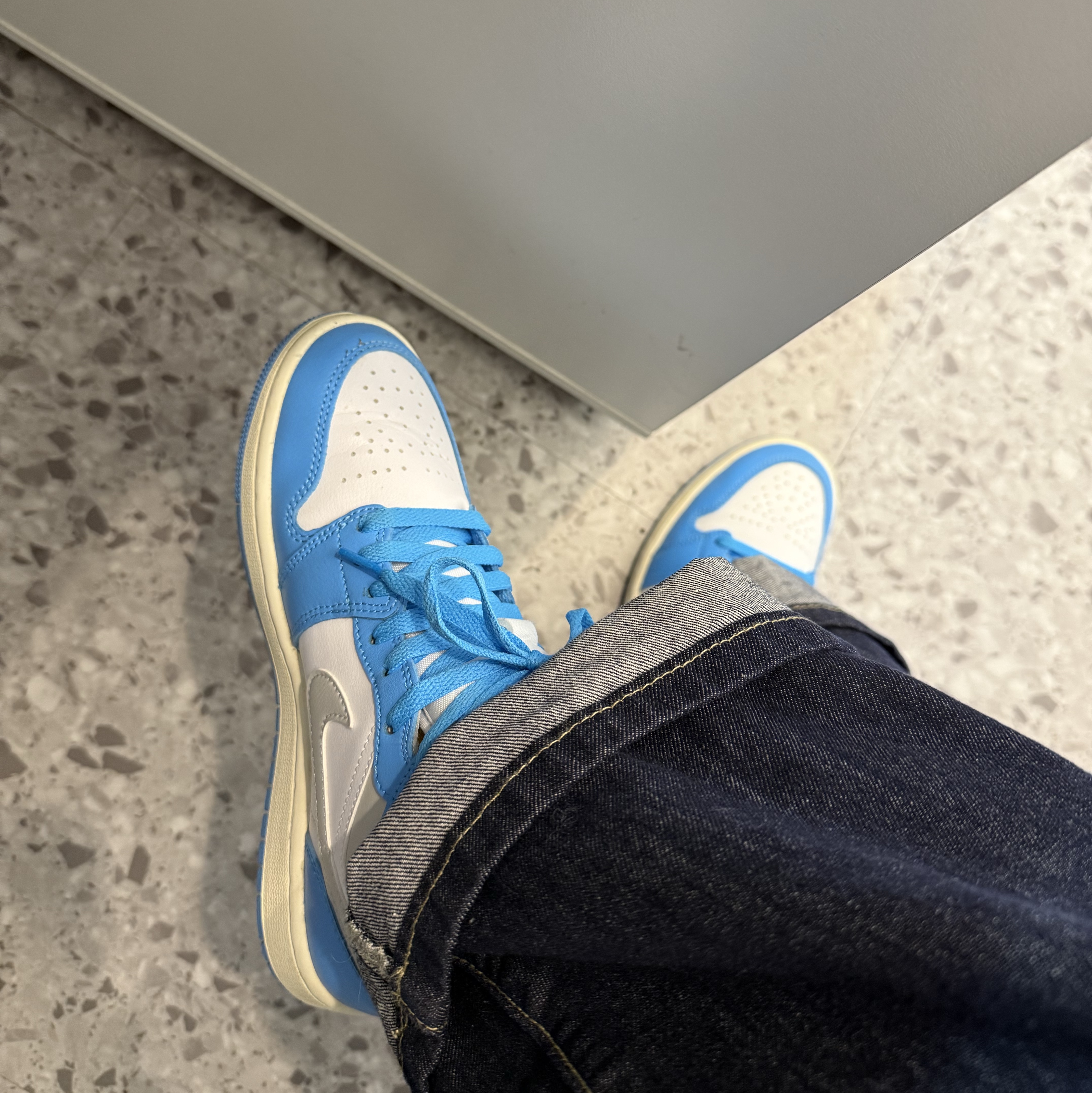 (W) Jordan 1 Mid Dark Powder Blue White 착용 스타일