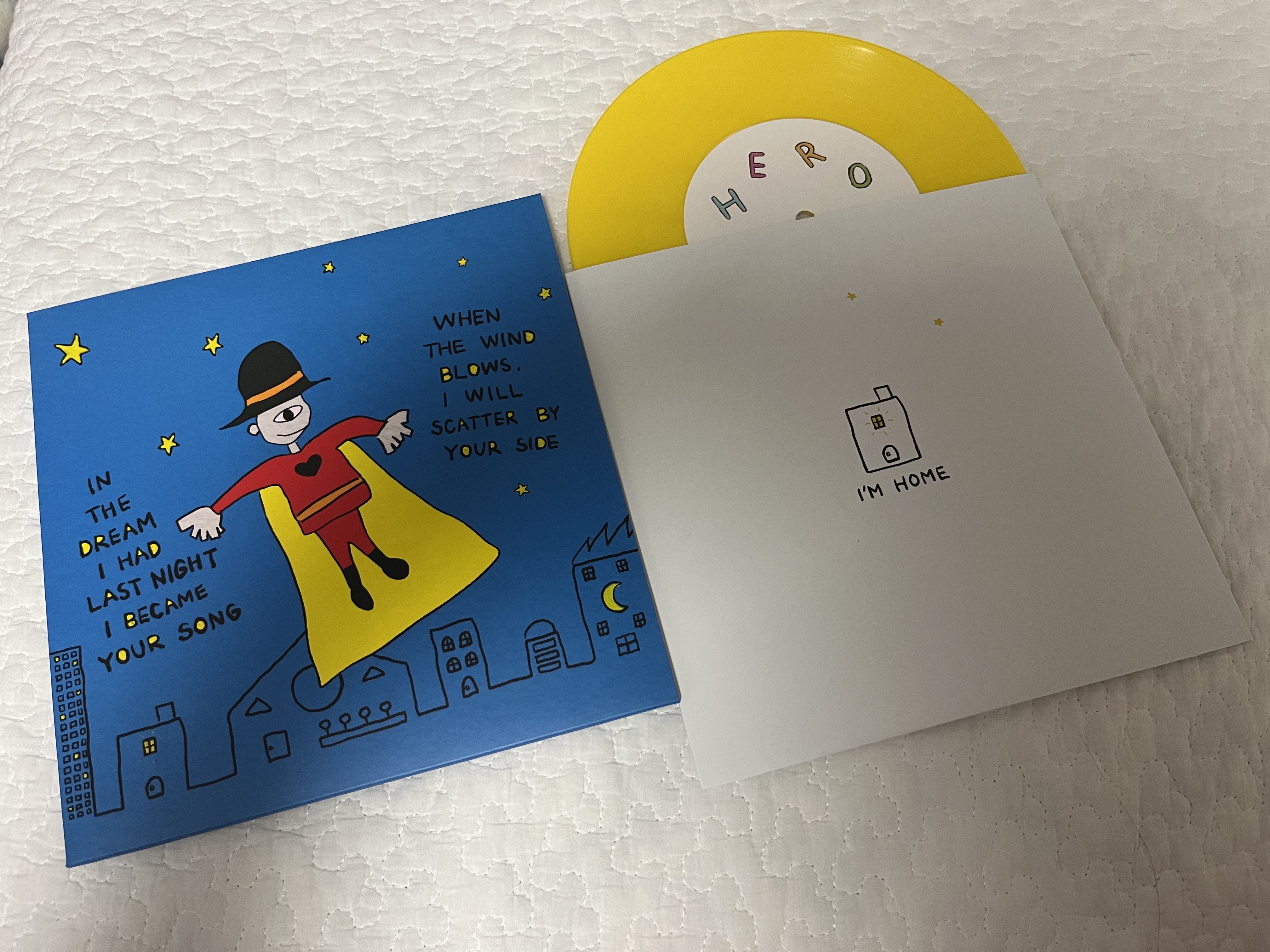Park Hyo Shin 'HERO' 7" Vinyl (Yellow Vinyl) 착용 스타일