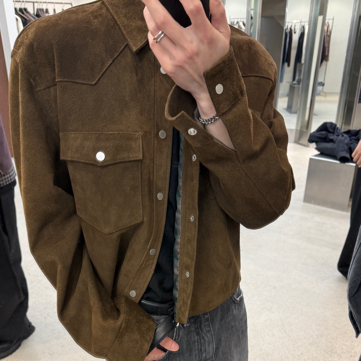 Tonywack Suede Cropped Western Jacket Olive Brown 착용 스타일