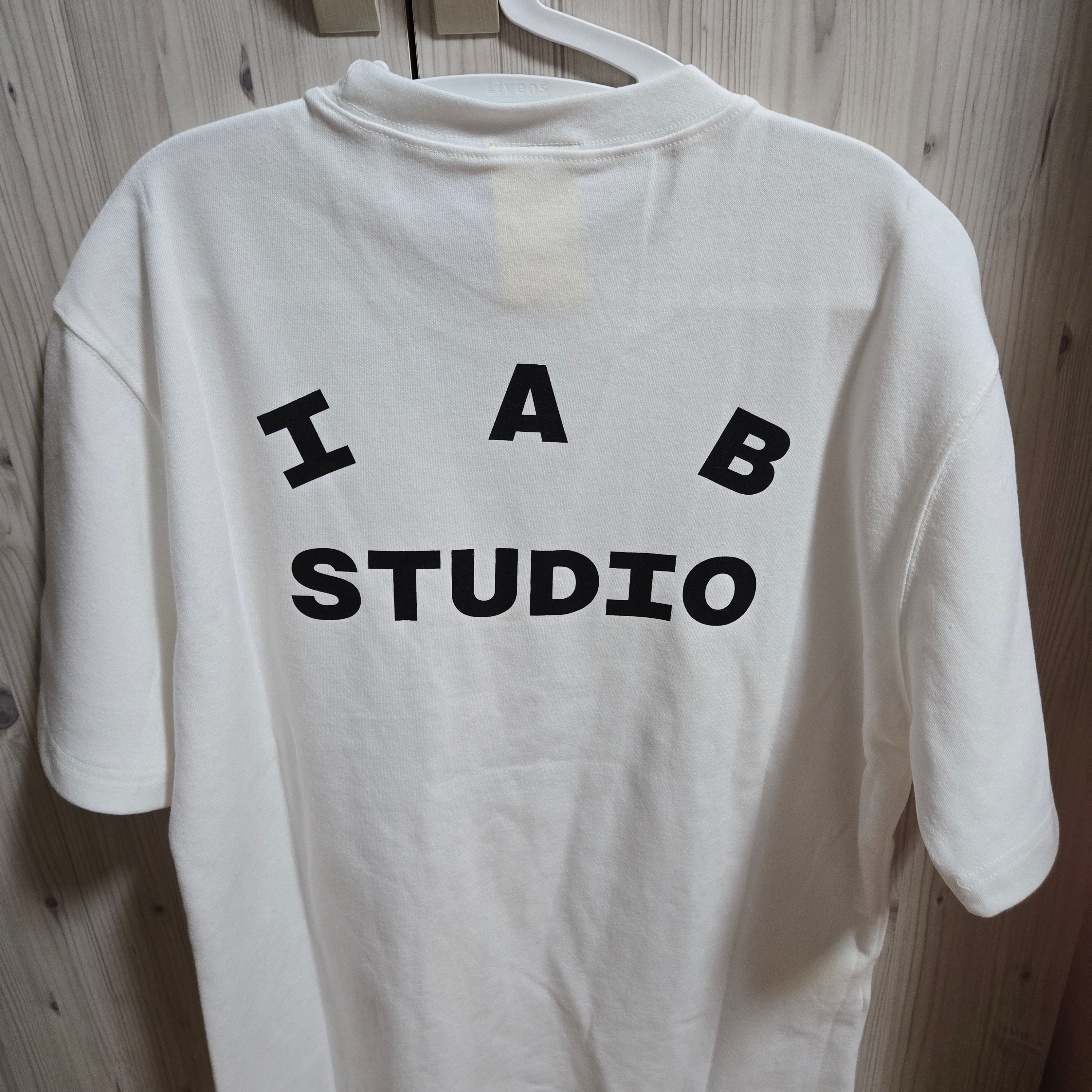 IAB Studio x Pokemon Unown T-Shirt White 착용 스타일 - 2