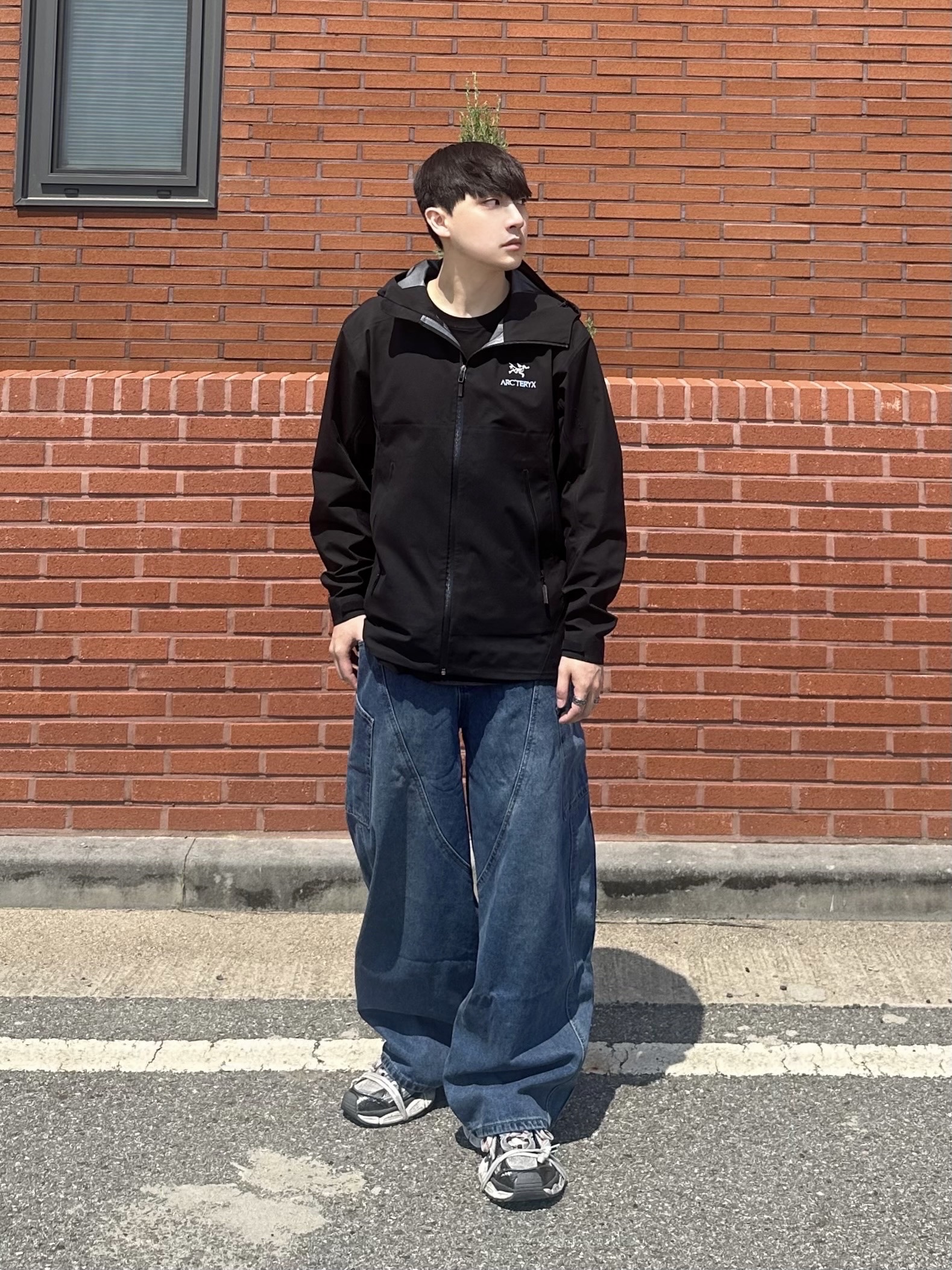 Balenciaga 3XL Sneakers Grey White Red 착용 스타일 - 1