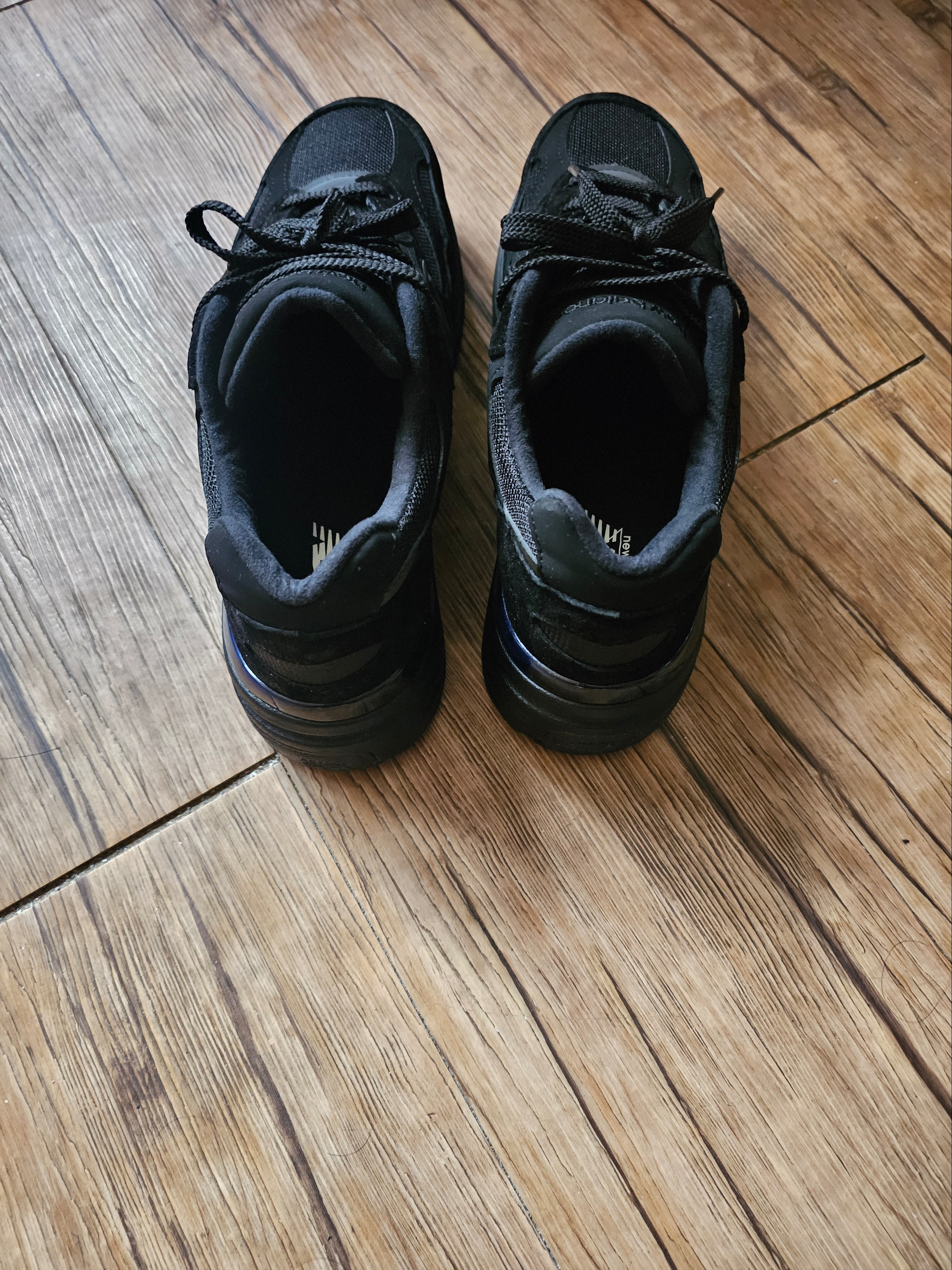 New Balance 992 Made in USA Core Black 착용 스타일 - 2