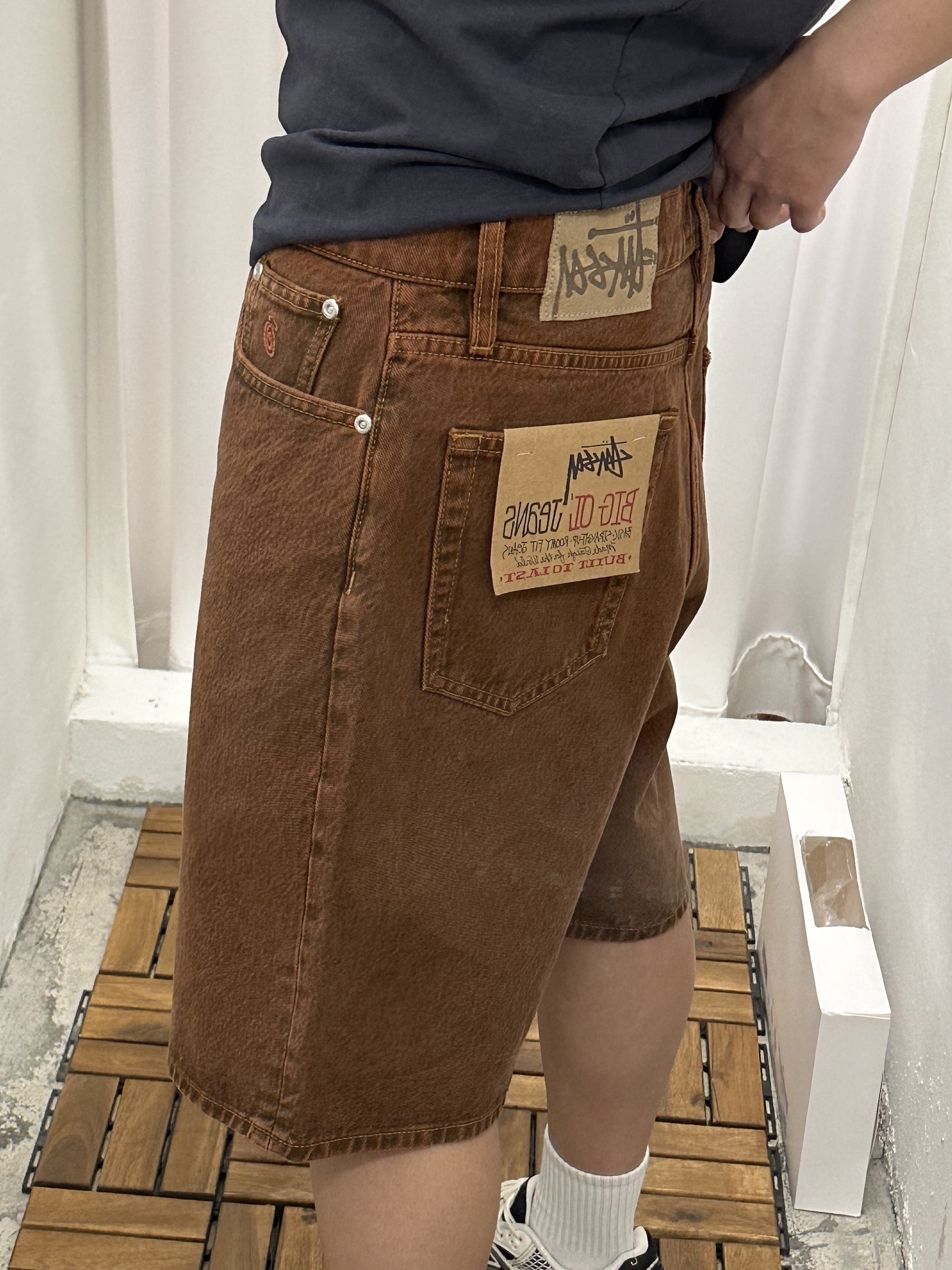 Stussy Denim Big OL' Shorts Clay, Stussy Denim Big OL' Shorts Washed Blue 착용 스타일 - 1