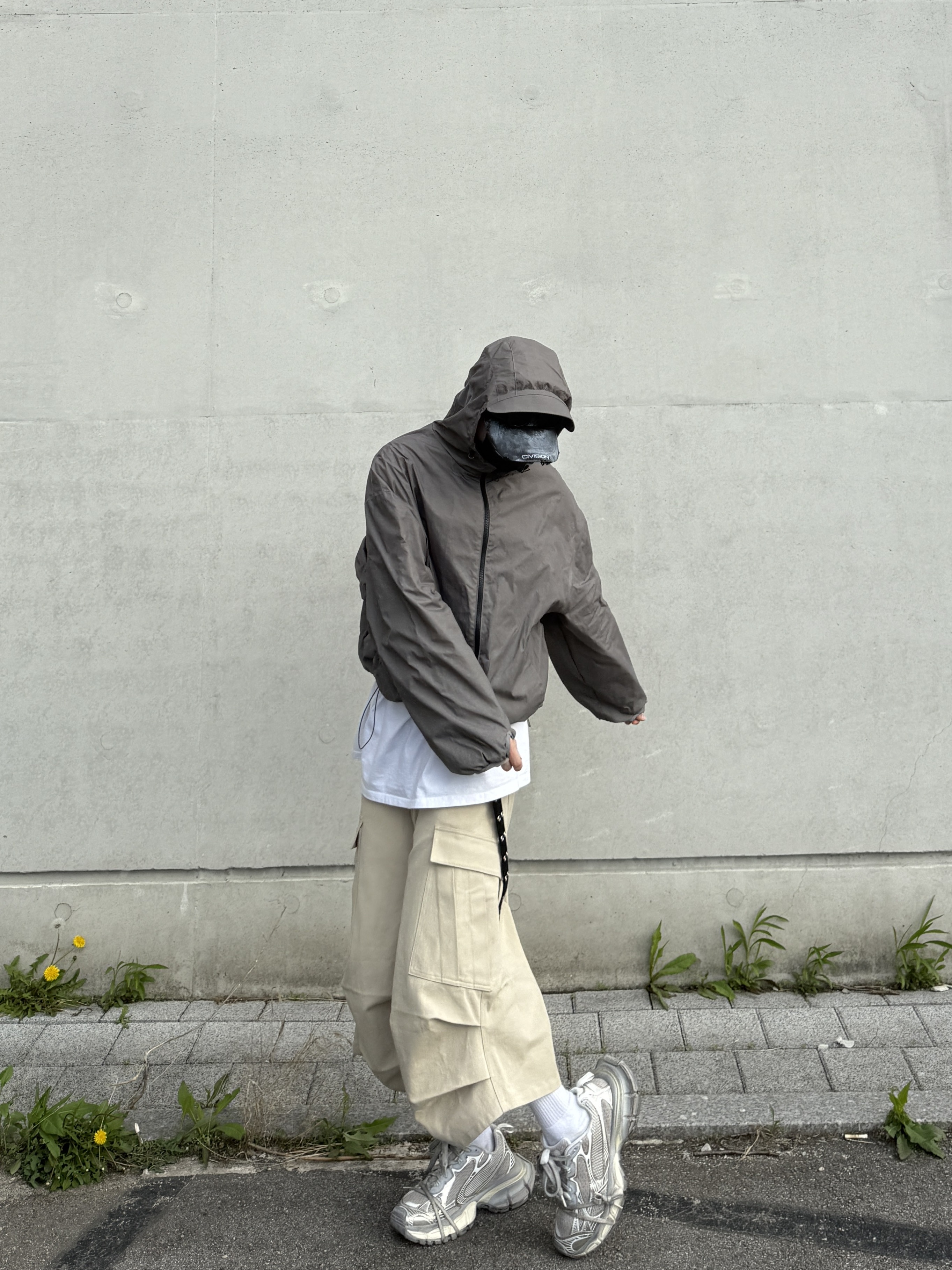 Nonnod Side Cargo Shorts Beige, Balenciaga 3XL Sneakers Light Beige 착용 스타일 - 6