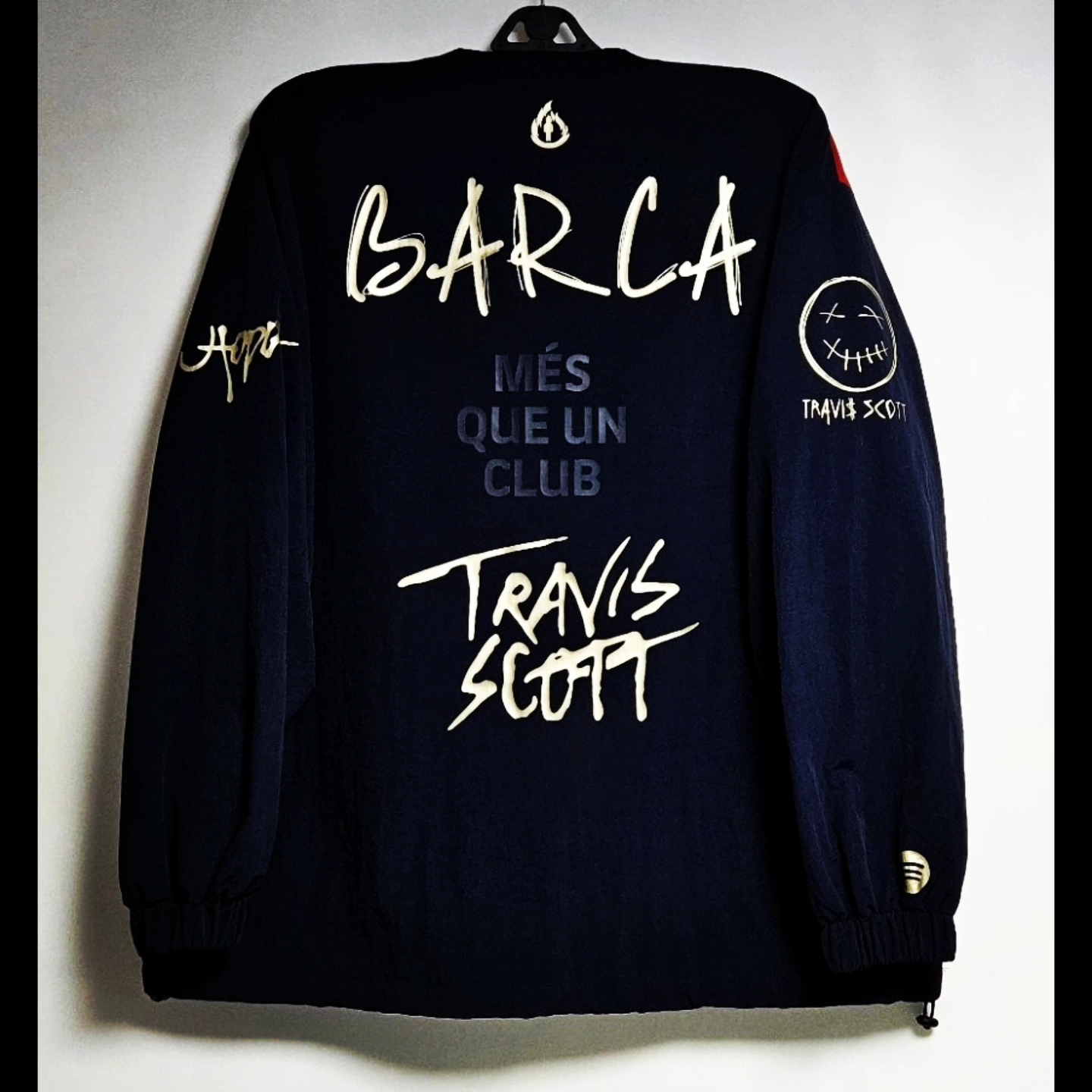 FC Barcelona Classic Line Retro Woven Sweatshirt Navy Red 착용 스타일 - 2