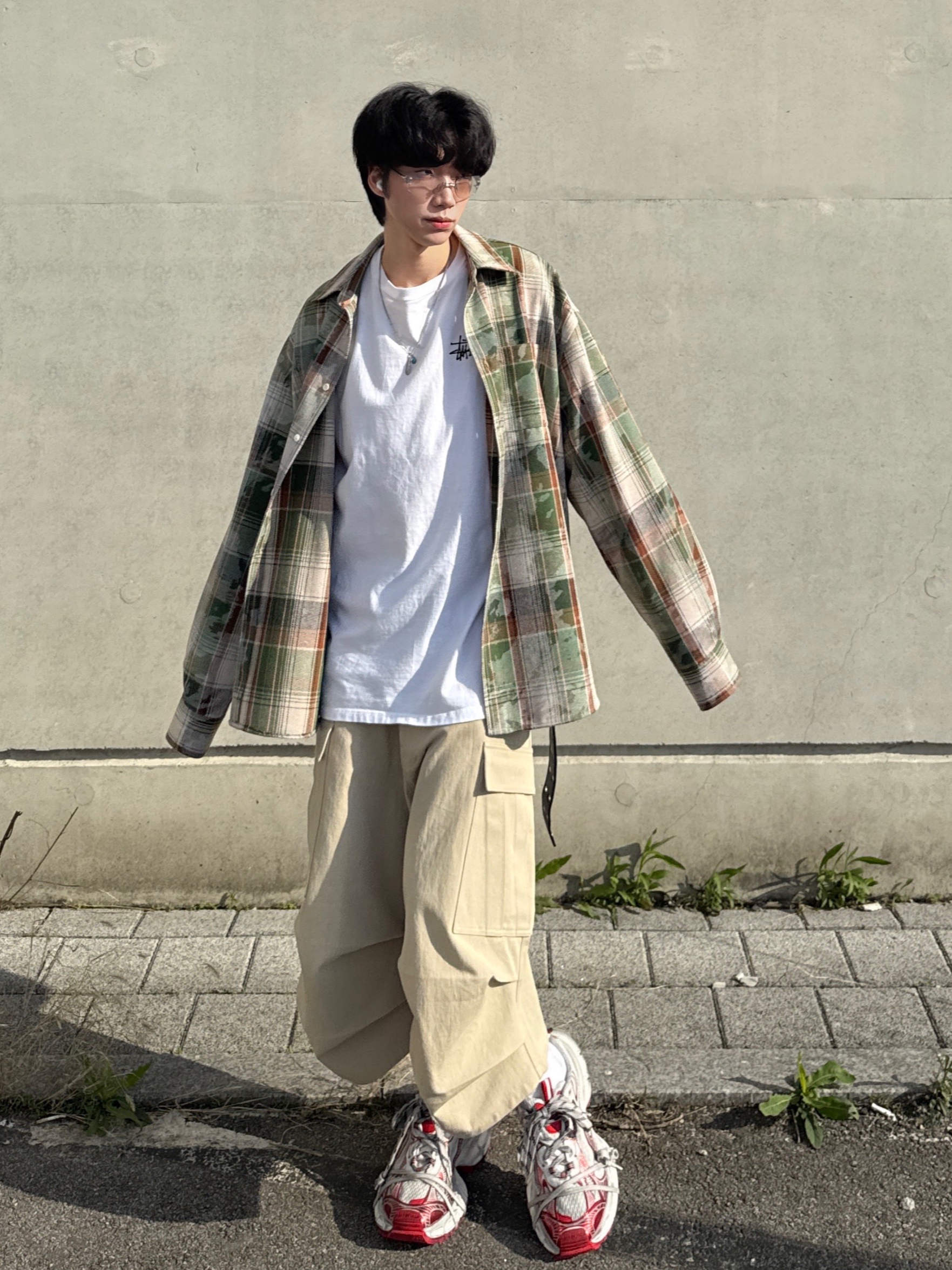 Balenciaga 3XL Sneakers White Red, MJD Oversized Check Shirt Vintage Green 착용 스타일 - 2
